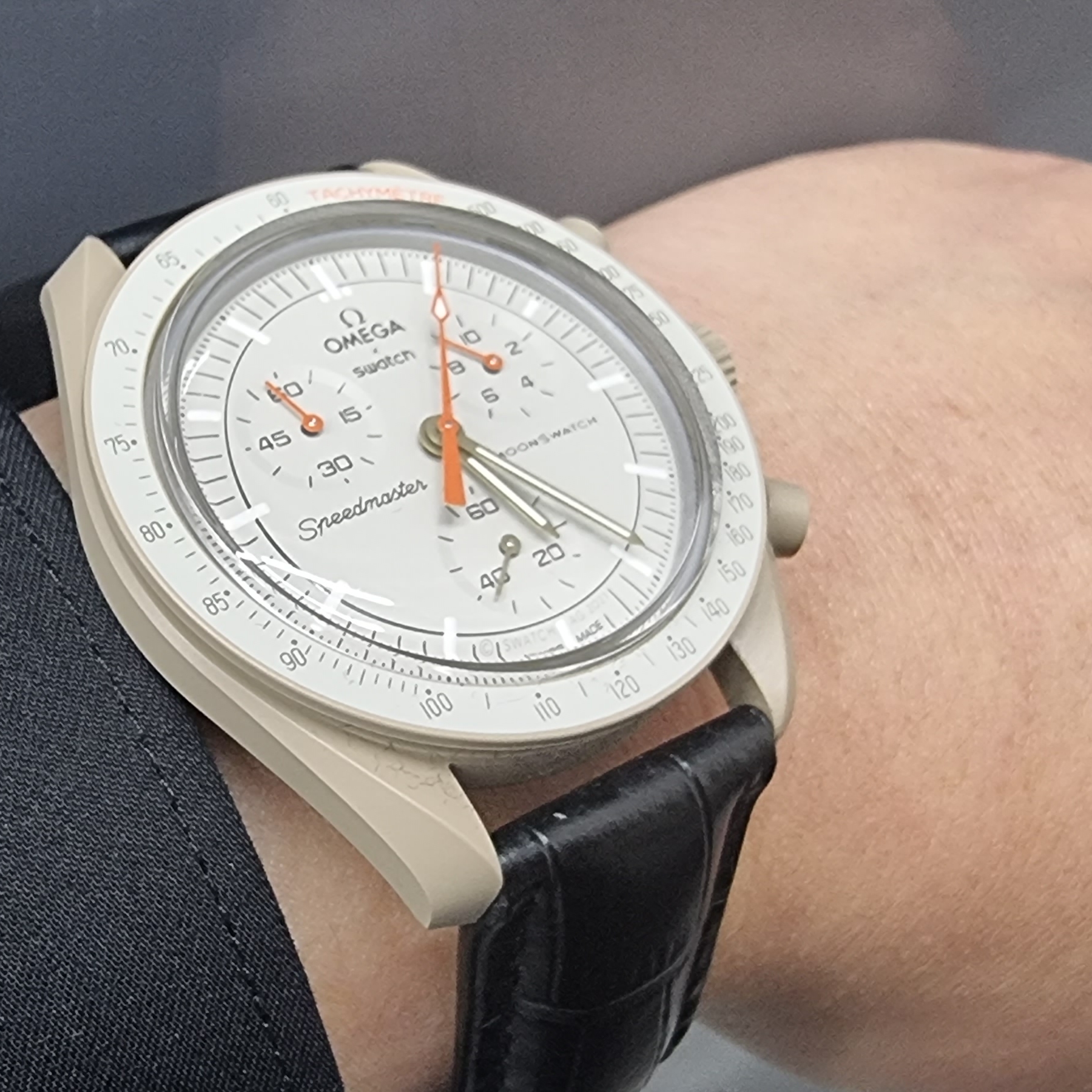 Swatch x Omega Bioceramic MoonSwatch Mission To Jupiter 착용 스타일