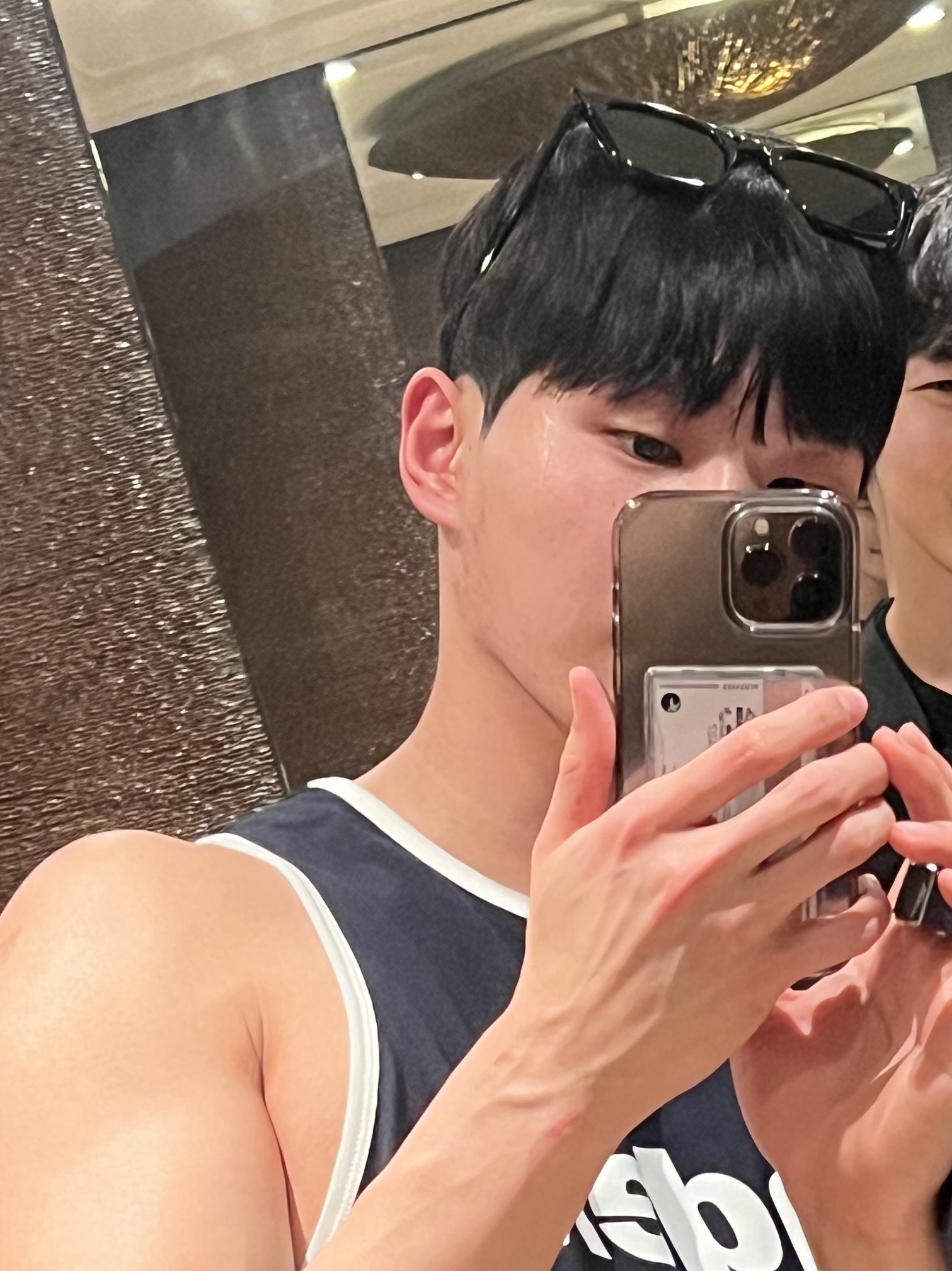 Gentle Monster x Maison Margiela MM006 Black Black 착용 스타일