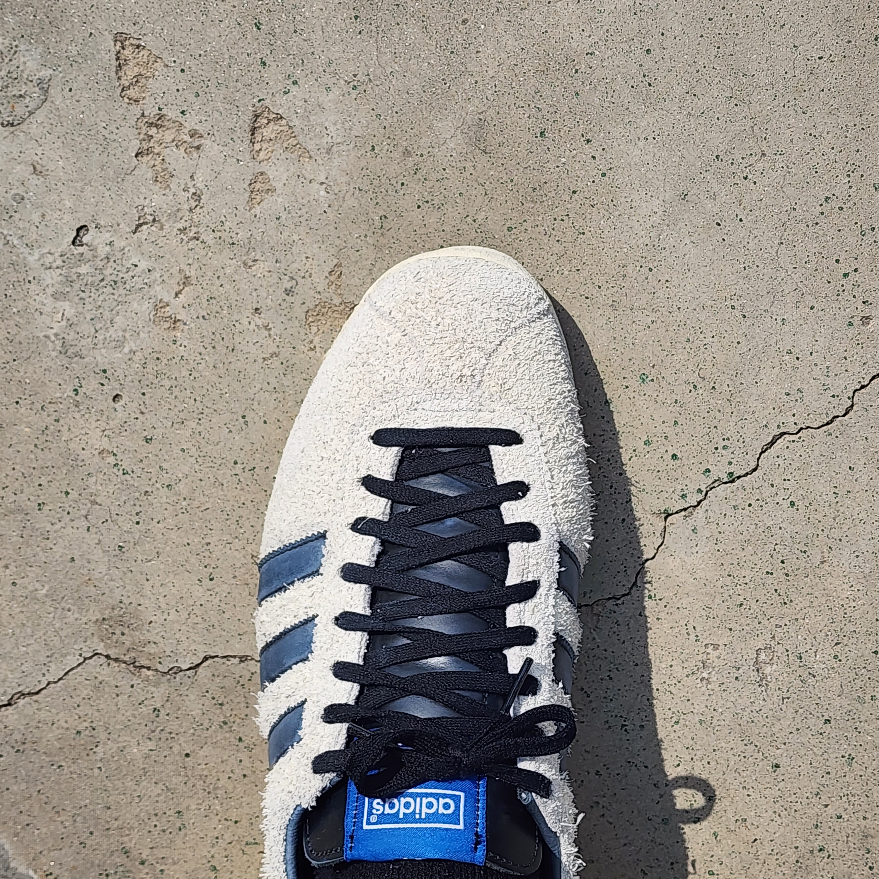 Adidas Gazelle Vintage Scarlet 착용 스타일 - 2