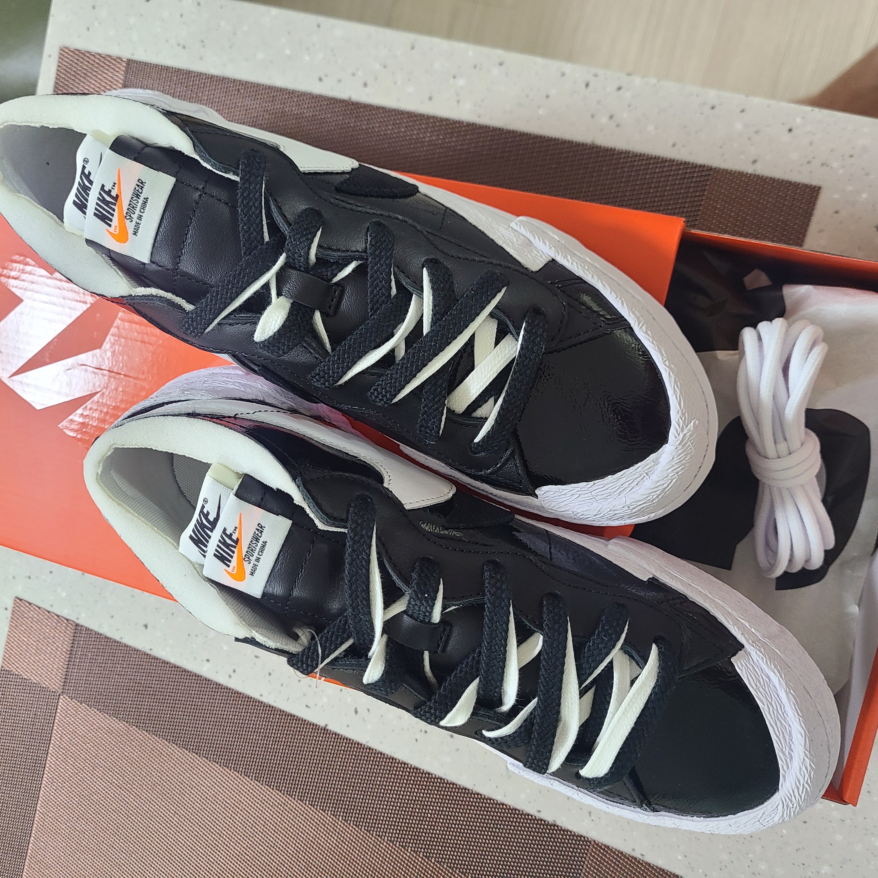 Nike x Sacai Blazer Low Black Patent Leather 착용 스타일