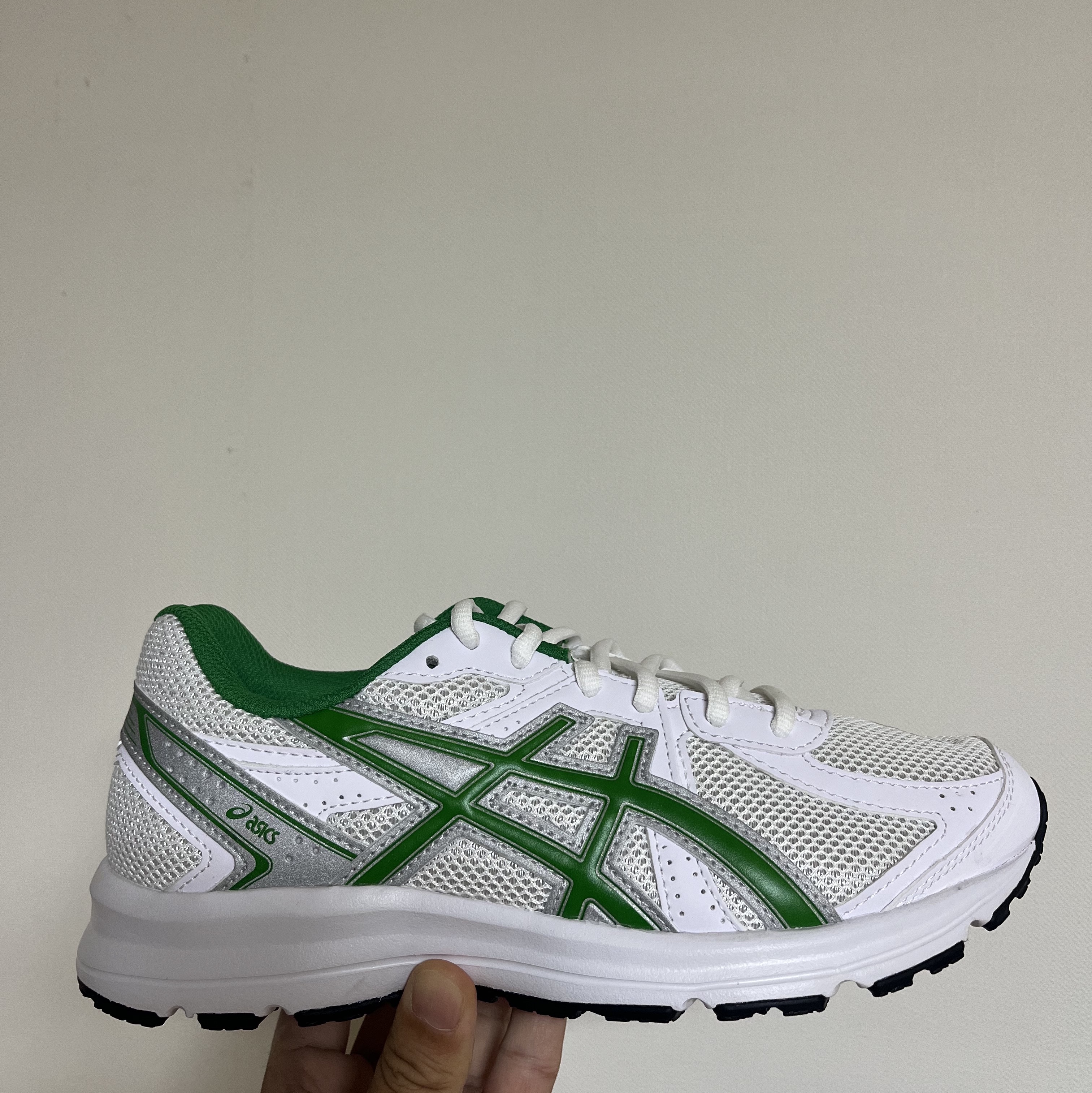 Asics Jog 100 S White Green - 2E Wide 착용 스타일 - 1