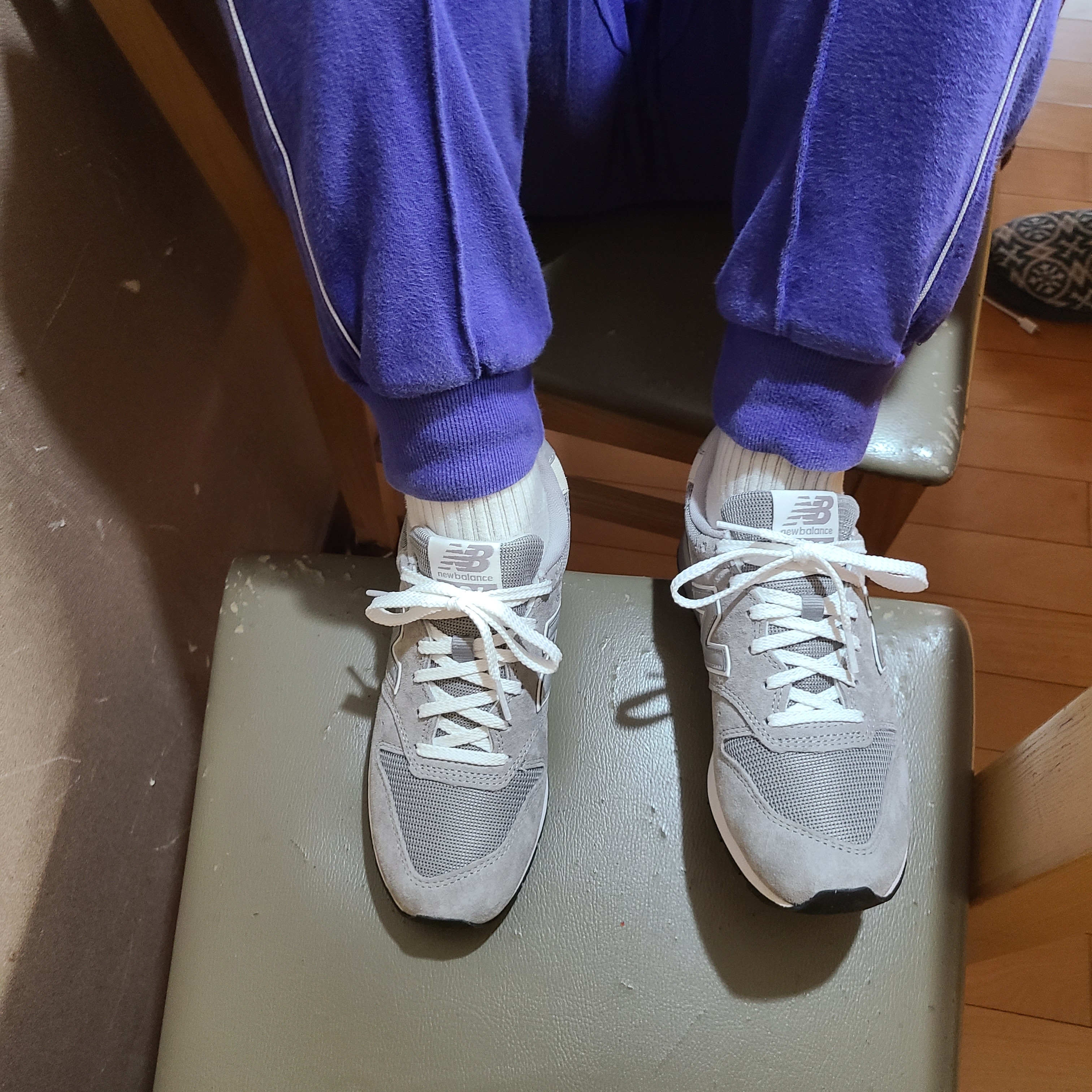 New Balance 996 Grey 착용 스타일 - 2