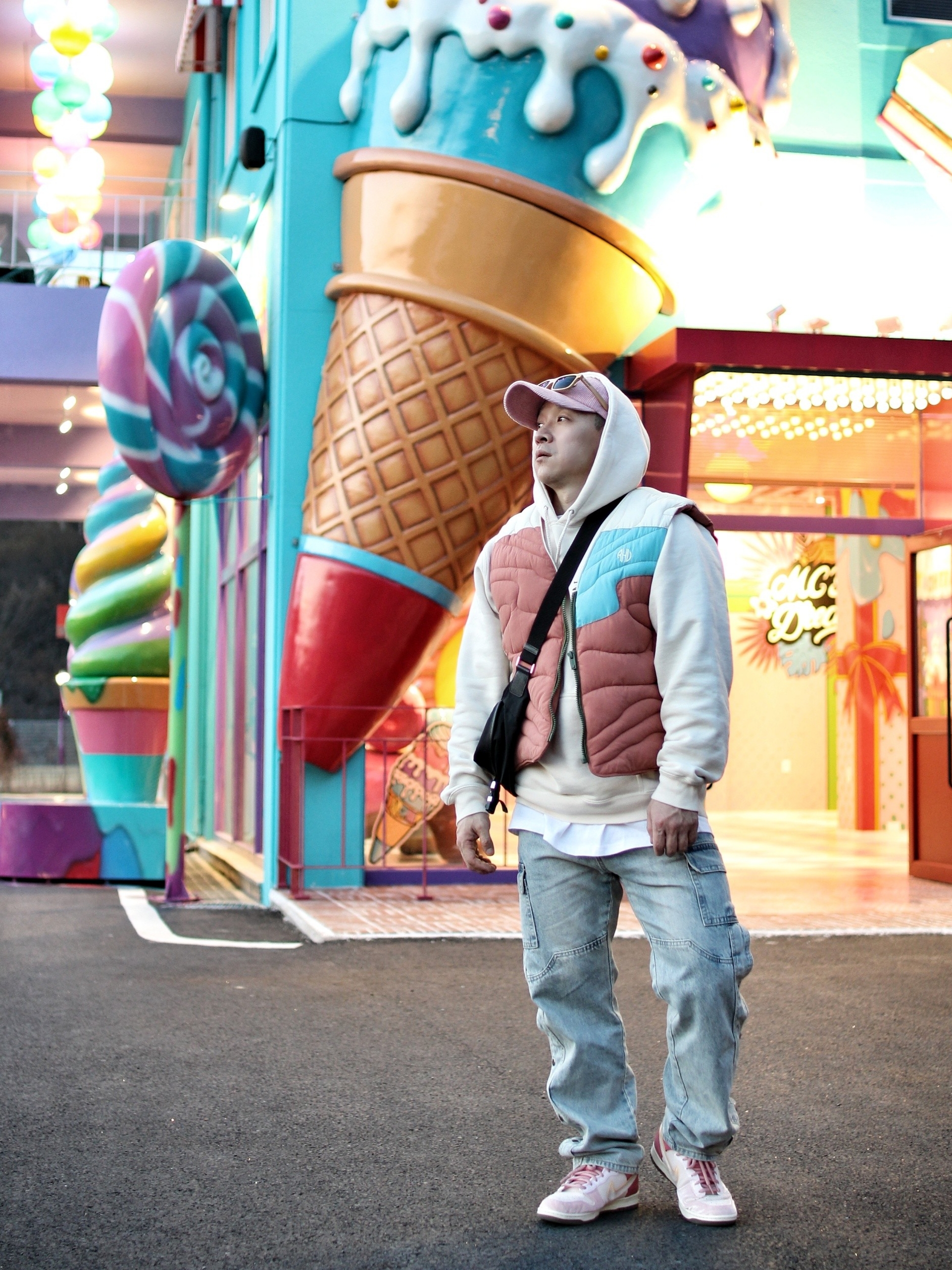 Nike x Social Status Dunk Mid Free Lunch Strawberry Milk, Prada Re-Nylon and Saffiano Leather Shoulder Bag Black 착용 스타일 - 3