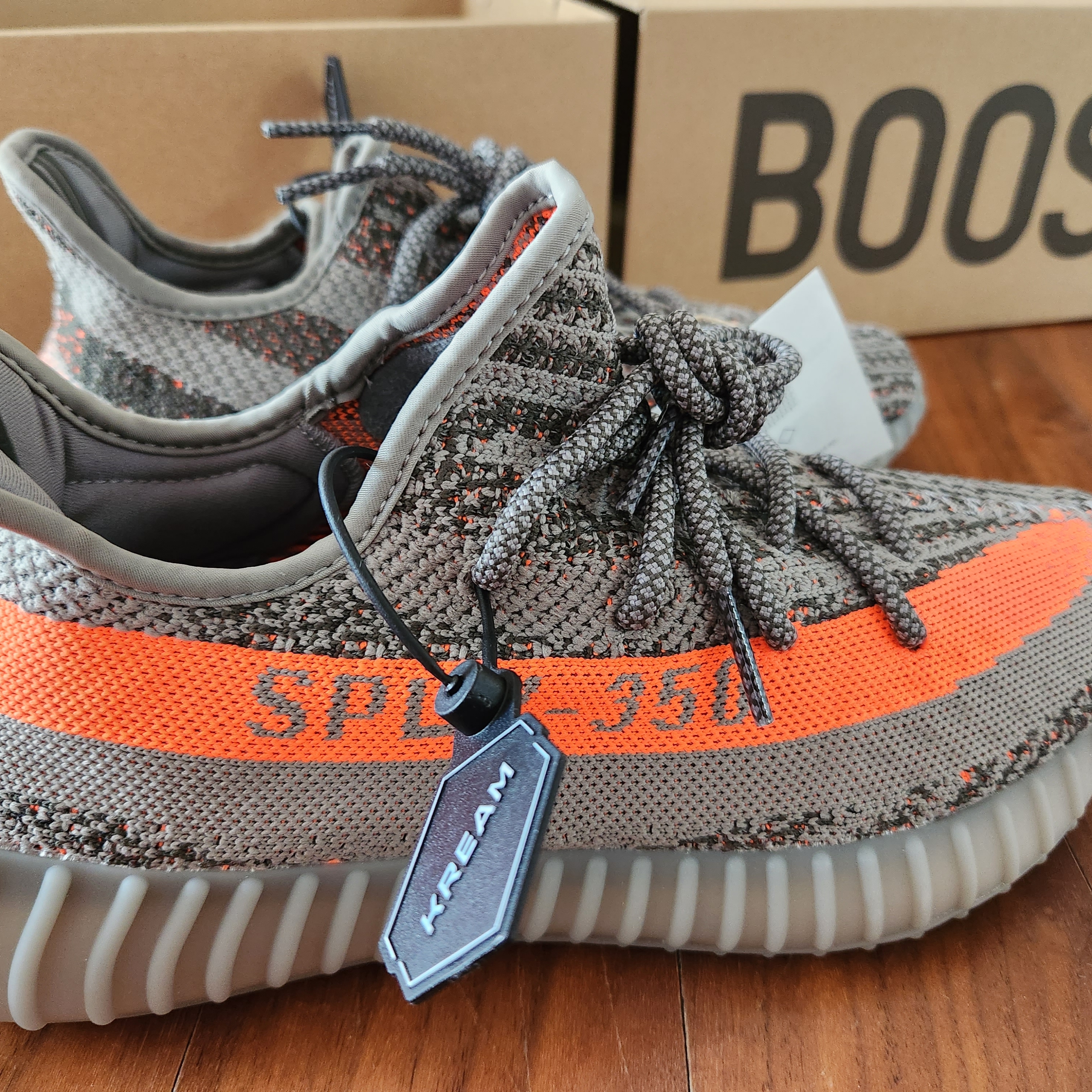 Adidas Yeezy Boost 350 V2 Beluga - Reflective 착용 스타일