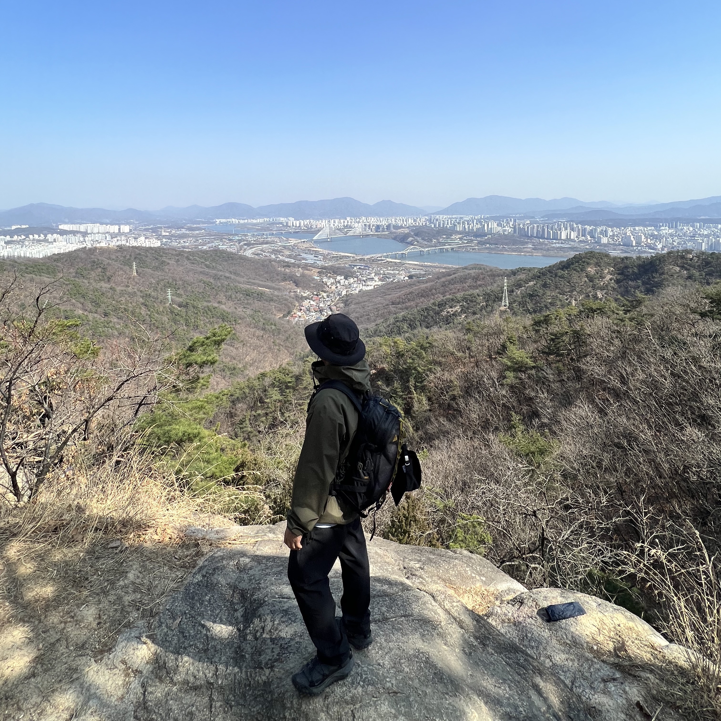 Nike ACG Mountain Fly Low Gore-Tex SE Dark Smoke Grey, Nike ACG Sun farer Trail Pants Black - Asia 착용 스타일 - 1