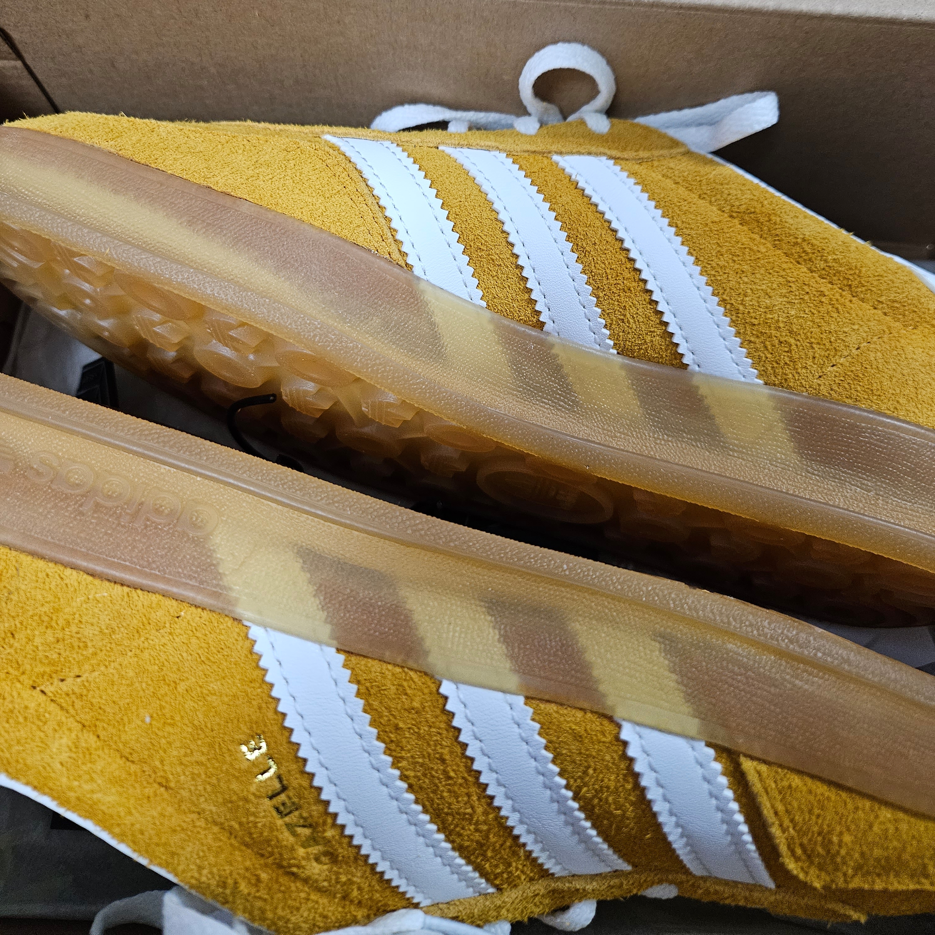 (W) Adidas Gazelle Indoor Orange Peel Cloud White 착용 스타일