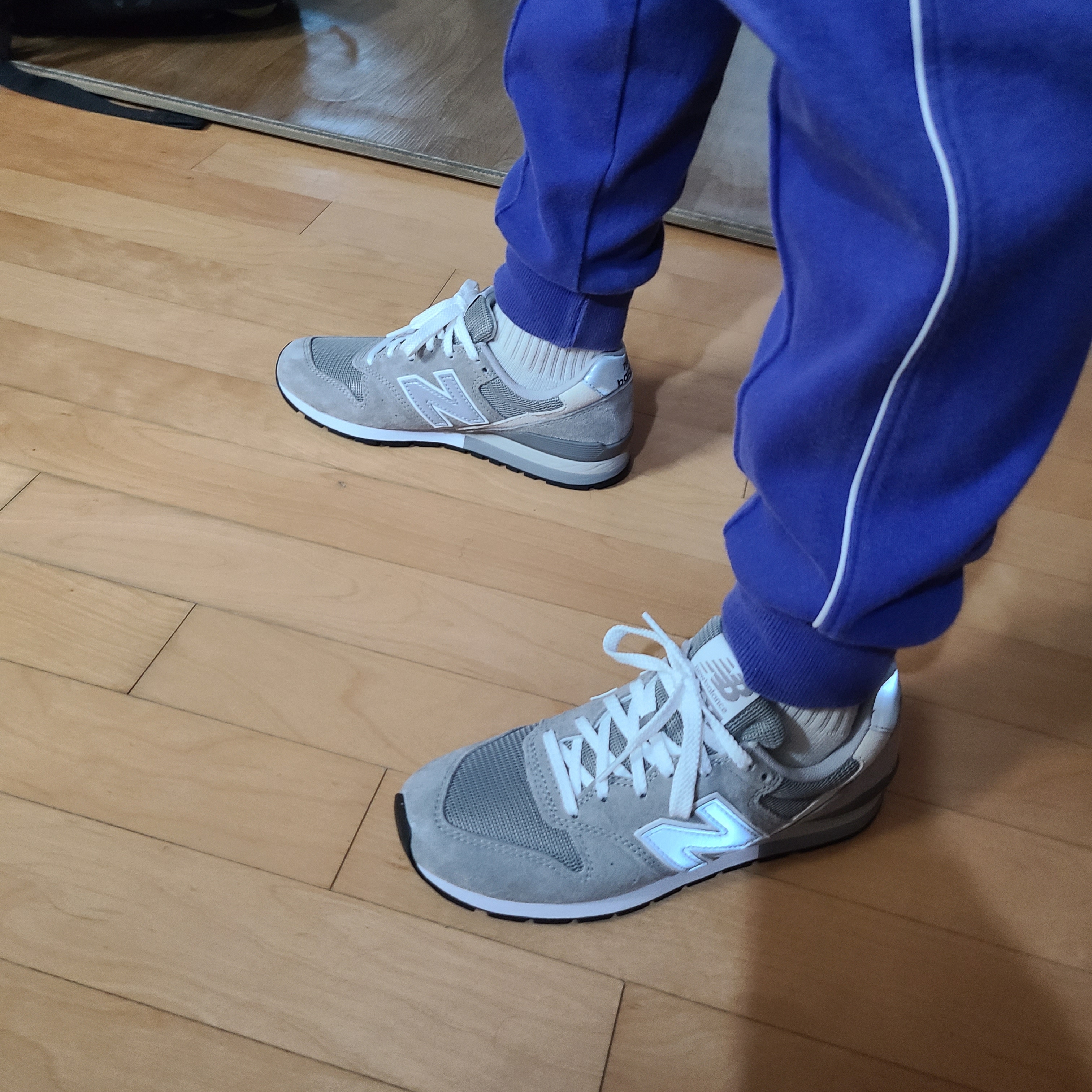 New Balance 996 Grey 착용 스타일 - 1
