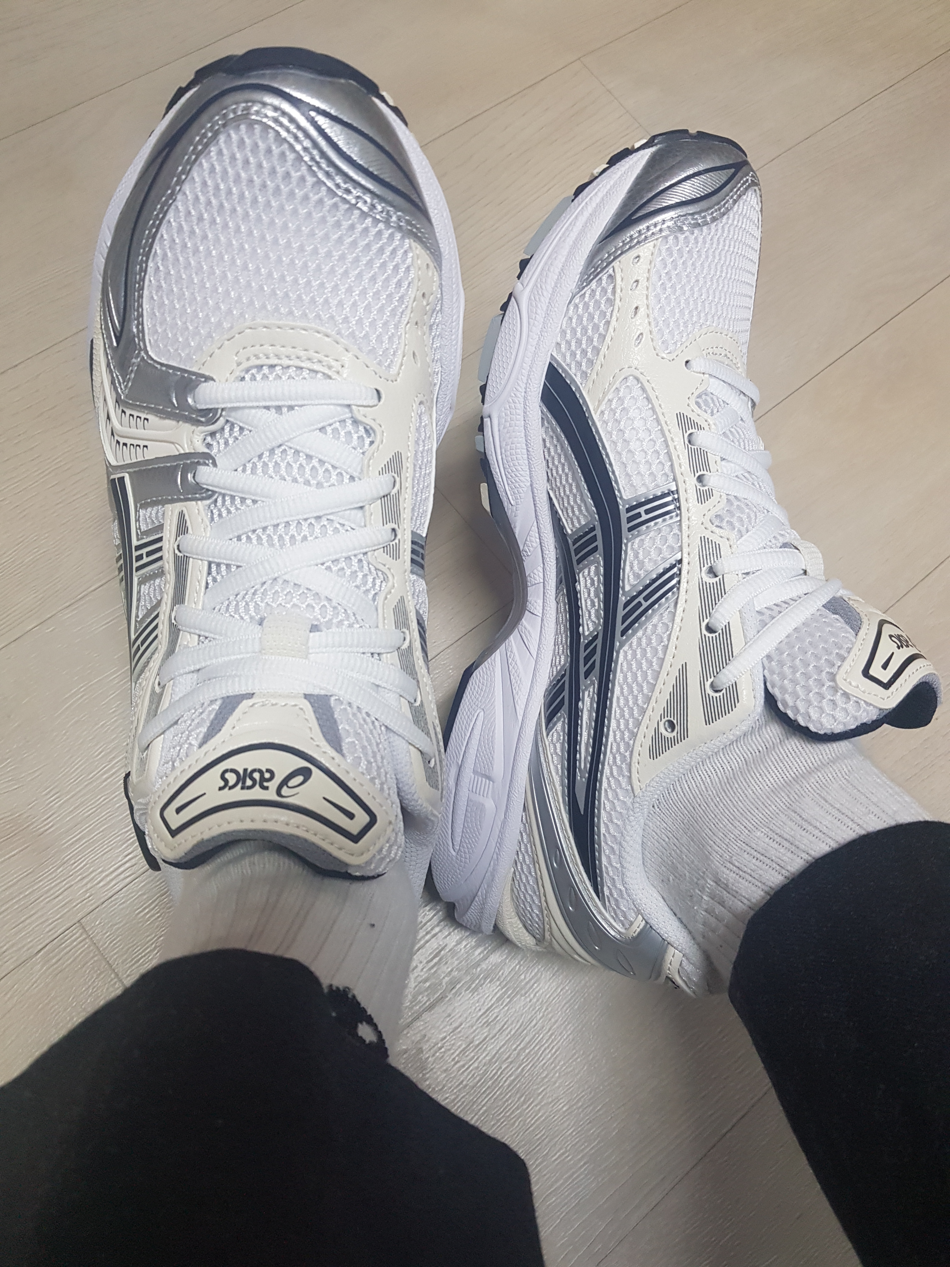 (W) Asics Gel-Kayano 14 White Midnight 착용 스타일