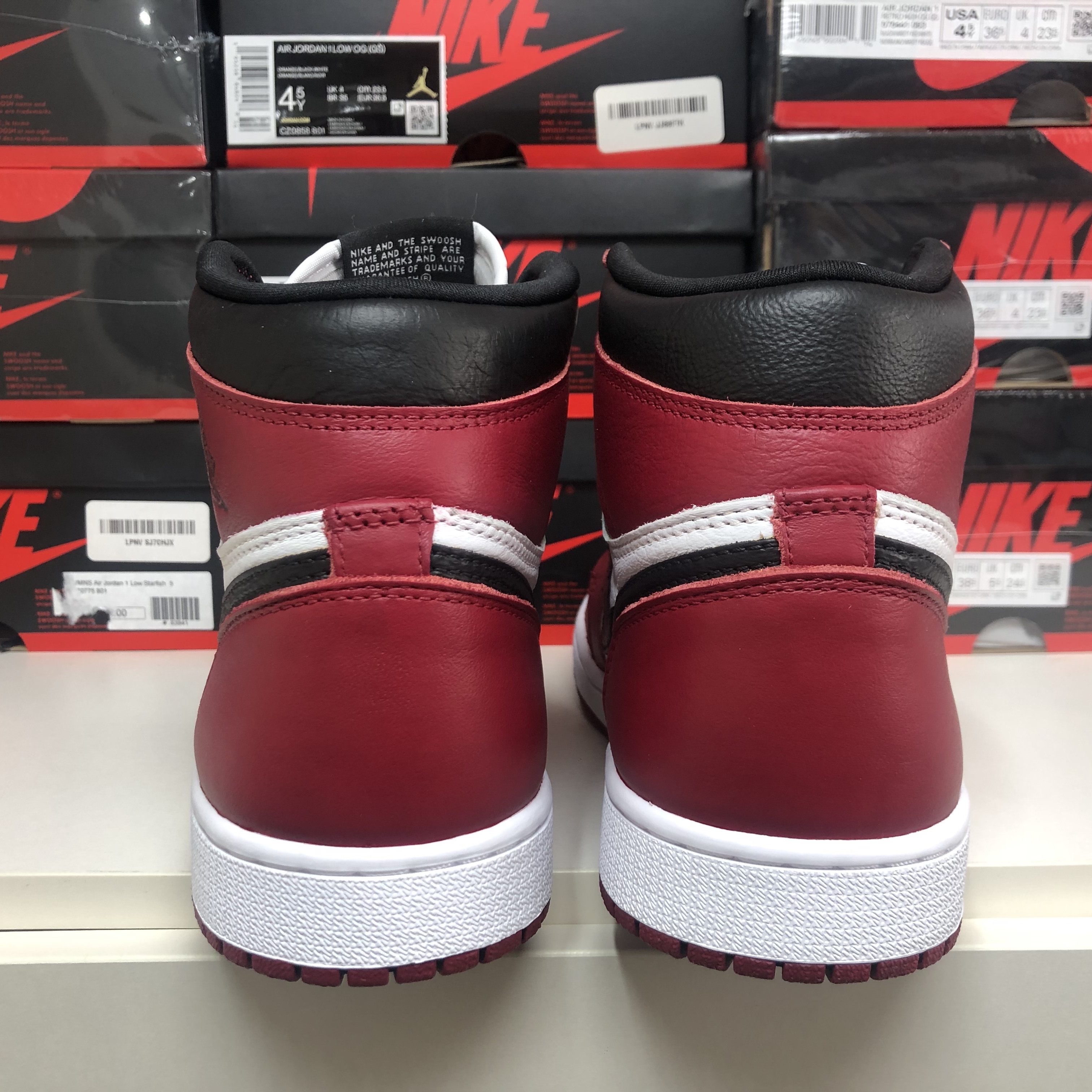 Jordan 1 Retro High OG Light Fusion Red 착용 스타일 - 3