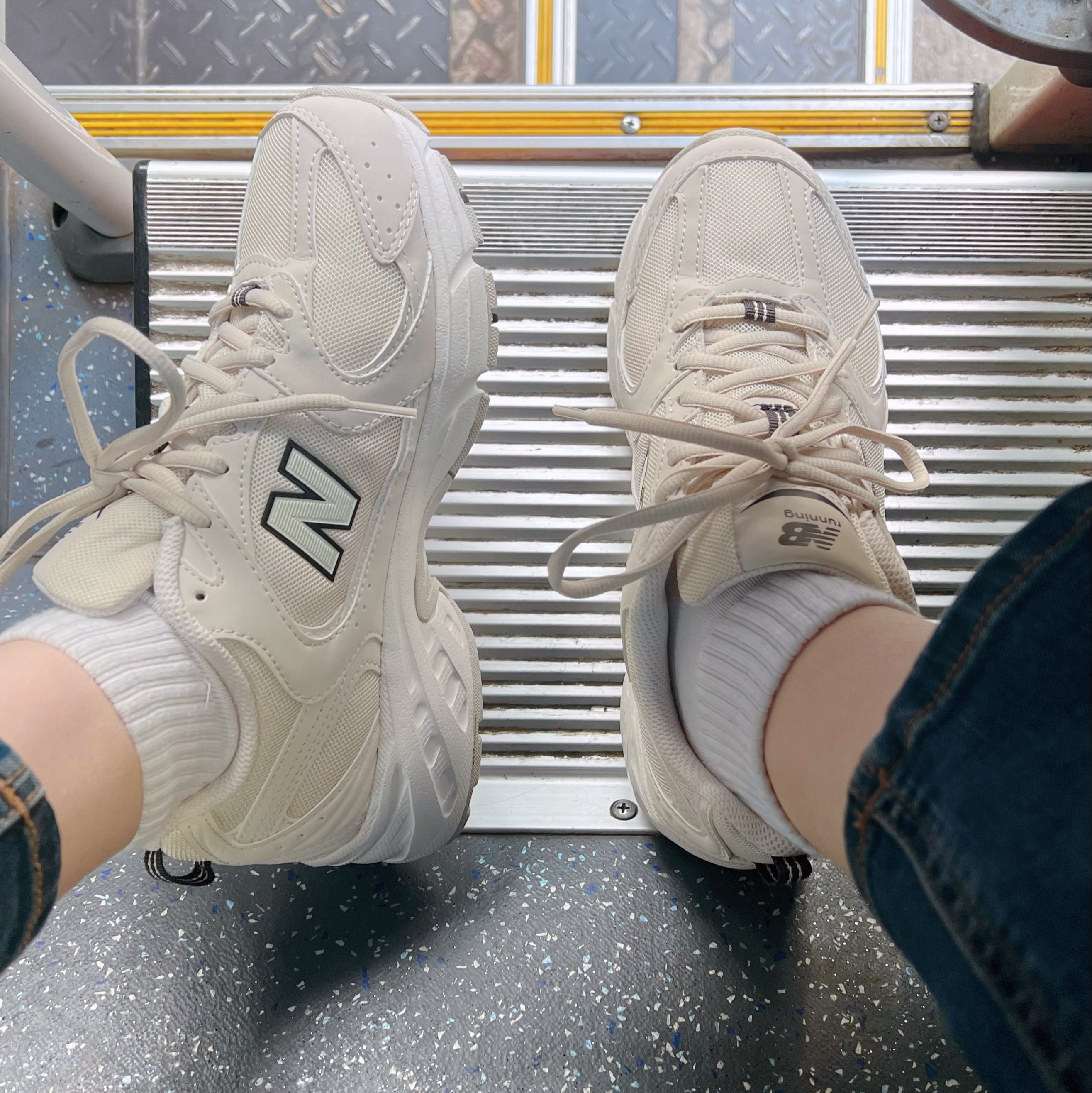 New Balance 530 Ivory 착용 스타일 - 2