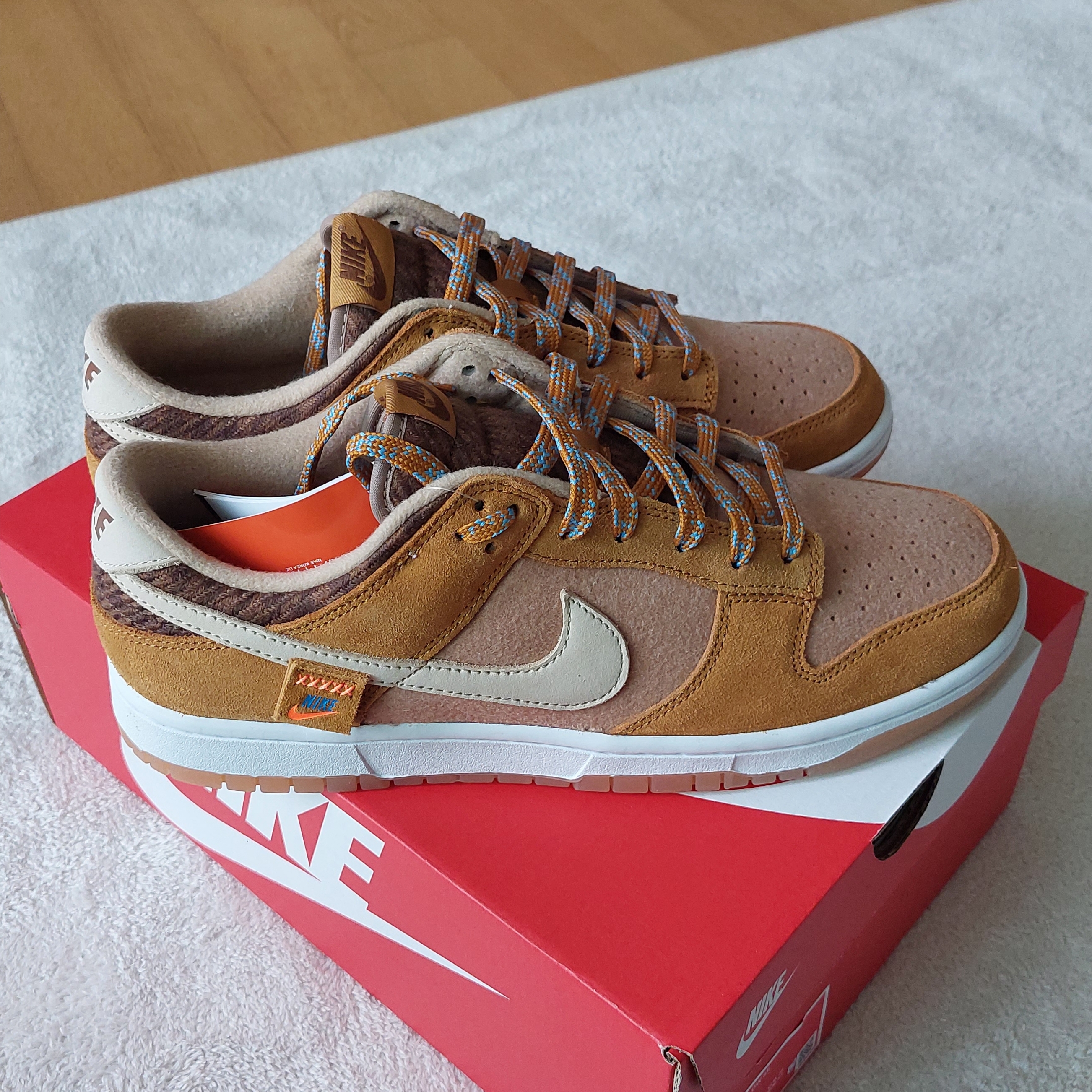 Nike Dunk Low SE Praline Desert Ochre 착용 스타일 - 1
