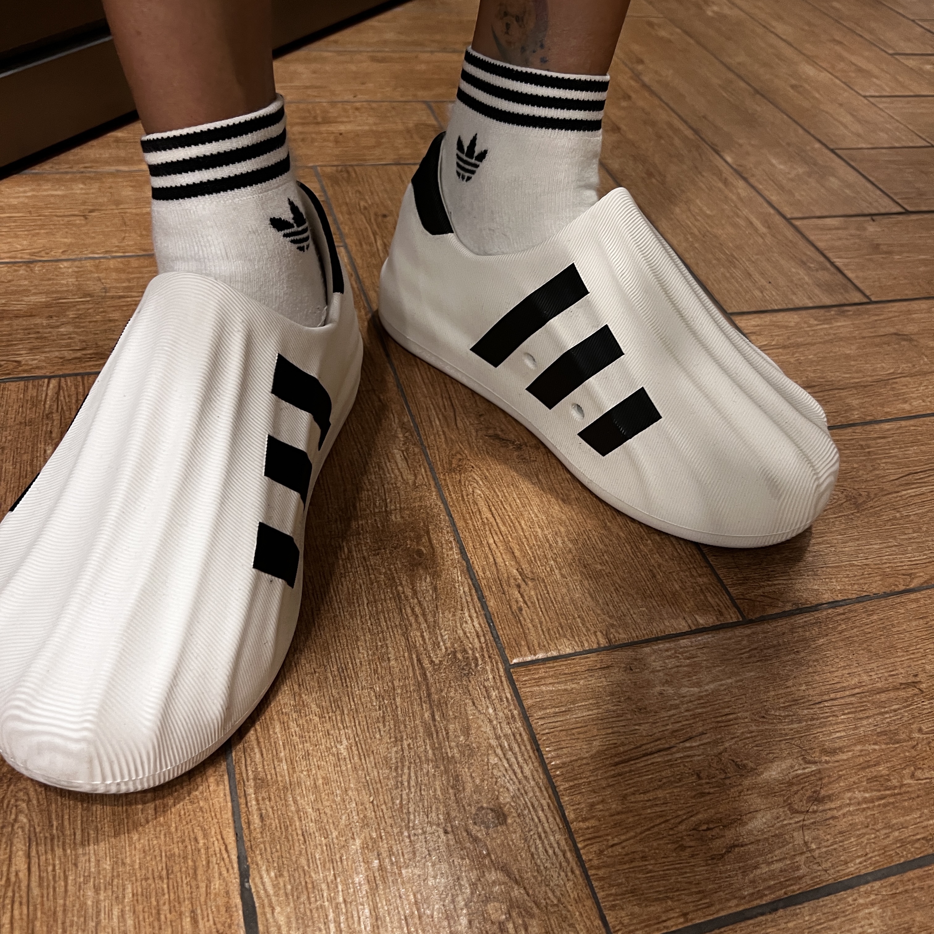 Adidas Adifom Superstar Core White 착용 스타일 - 2