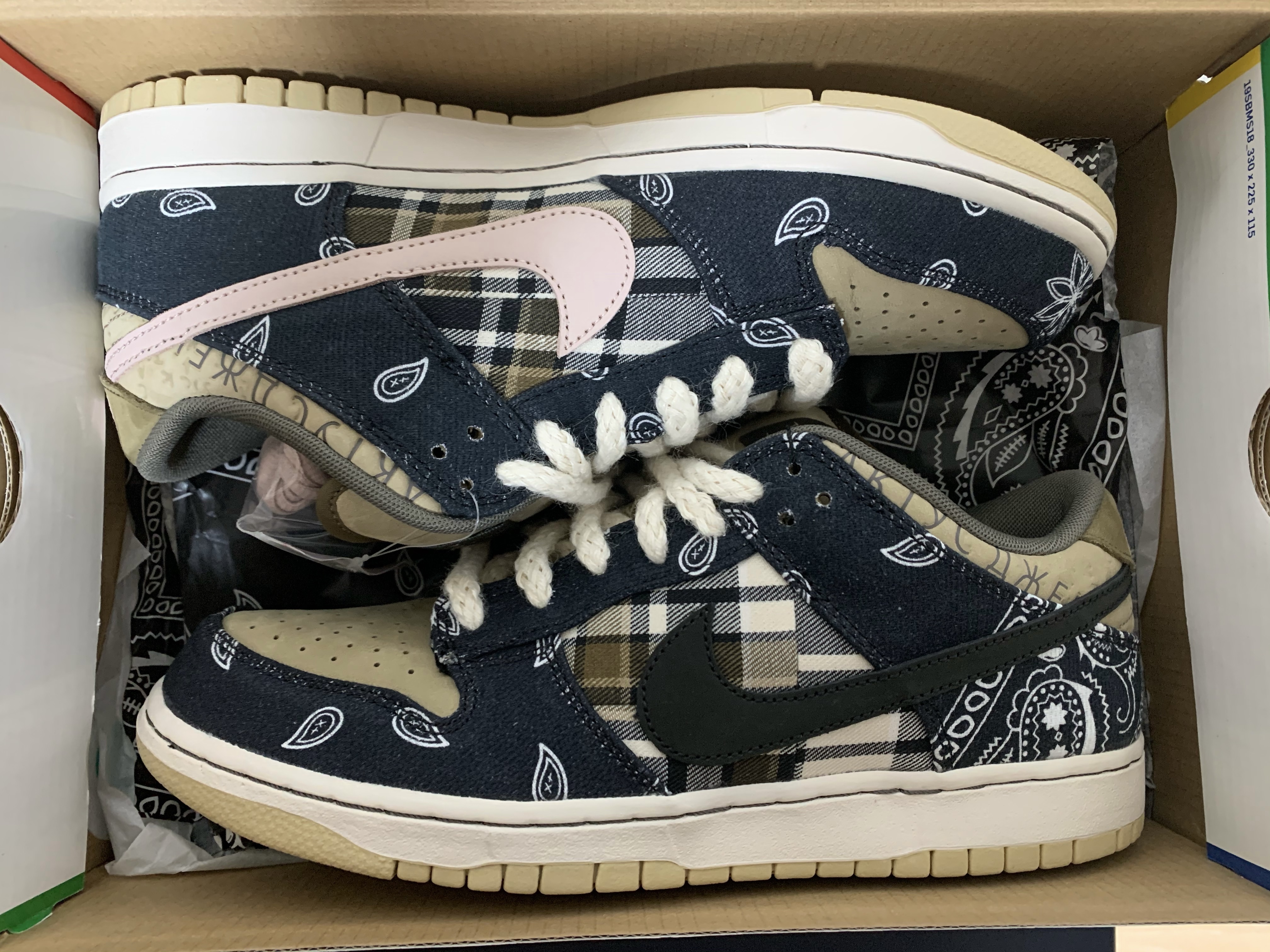 Nike x Travis Scott SB Dunk Low ์ฐฉ์ฉ ์คํ์ผ