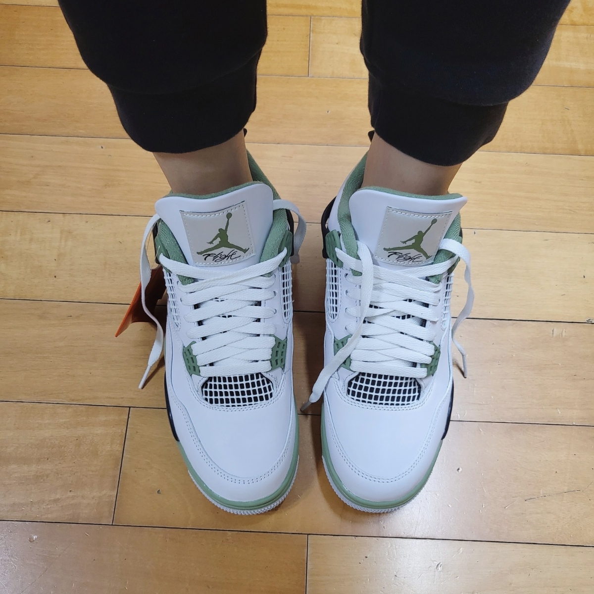 (W) Jordan 4 Retro Oil Green 착용 스타일 - 2