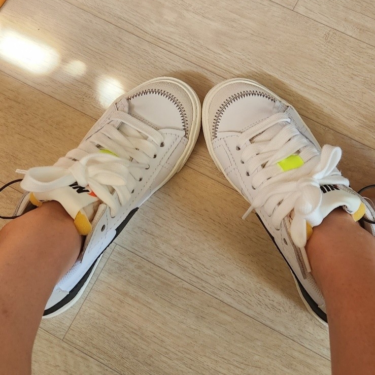 (W) Nike Blazer Low '77 Jumbo White Black Sail 착용 스타일 - 2