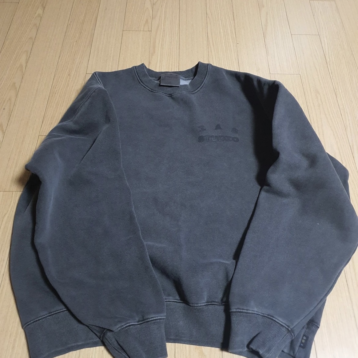 IAB Studio Pigment Sweatshirt & Mini Bag Black 착용 스타일