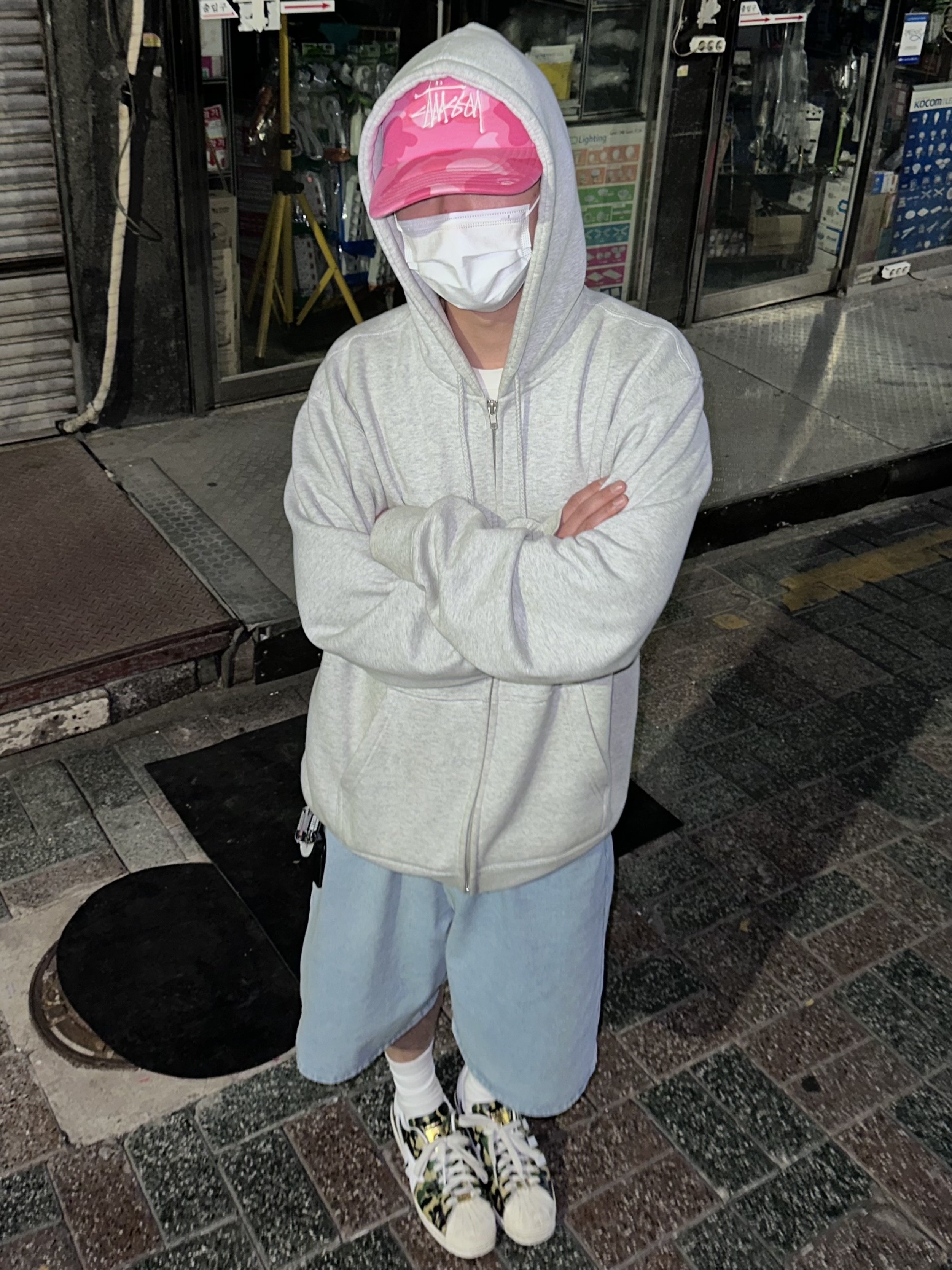 Stussy x BAPE Trucker Cap Pink, Adidas x BAPE Superstar 80s Green Camo 착용 스타일 - 1