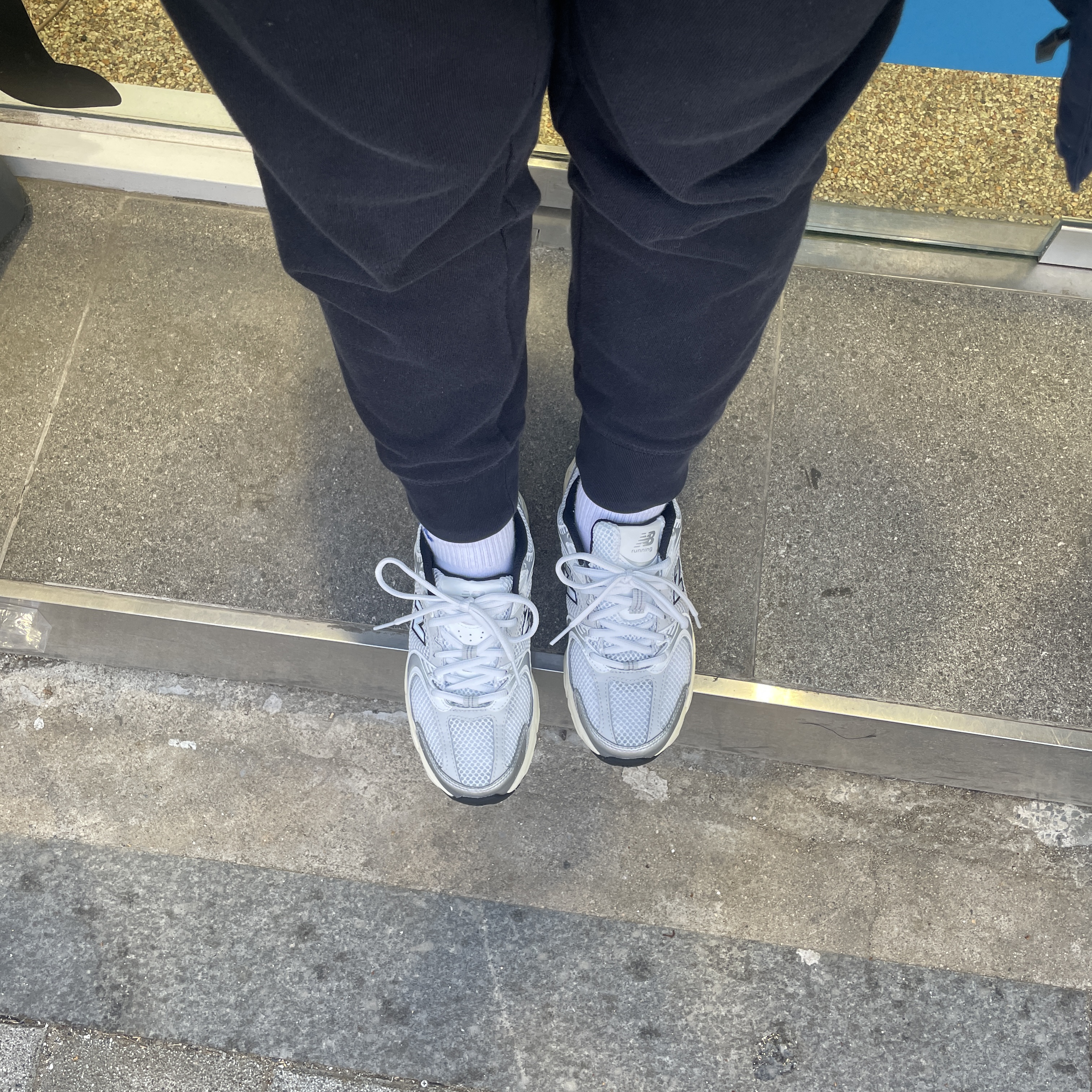 New Balance 530 Silver Cream 착용 스타일