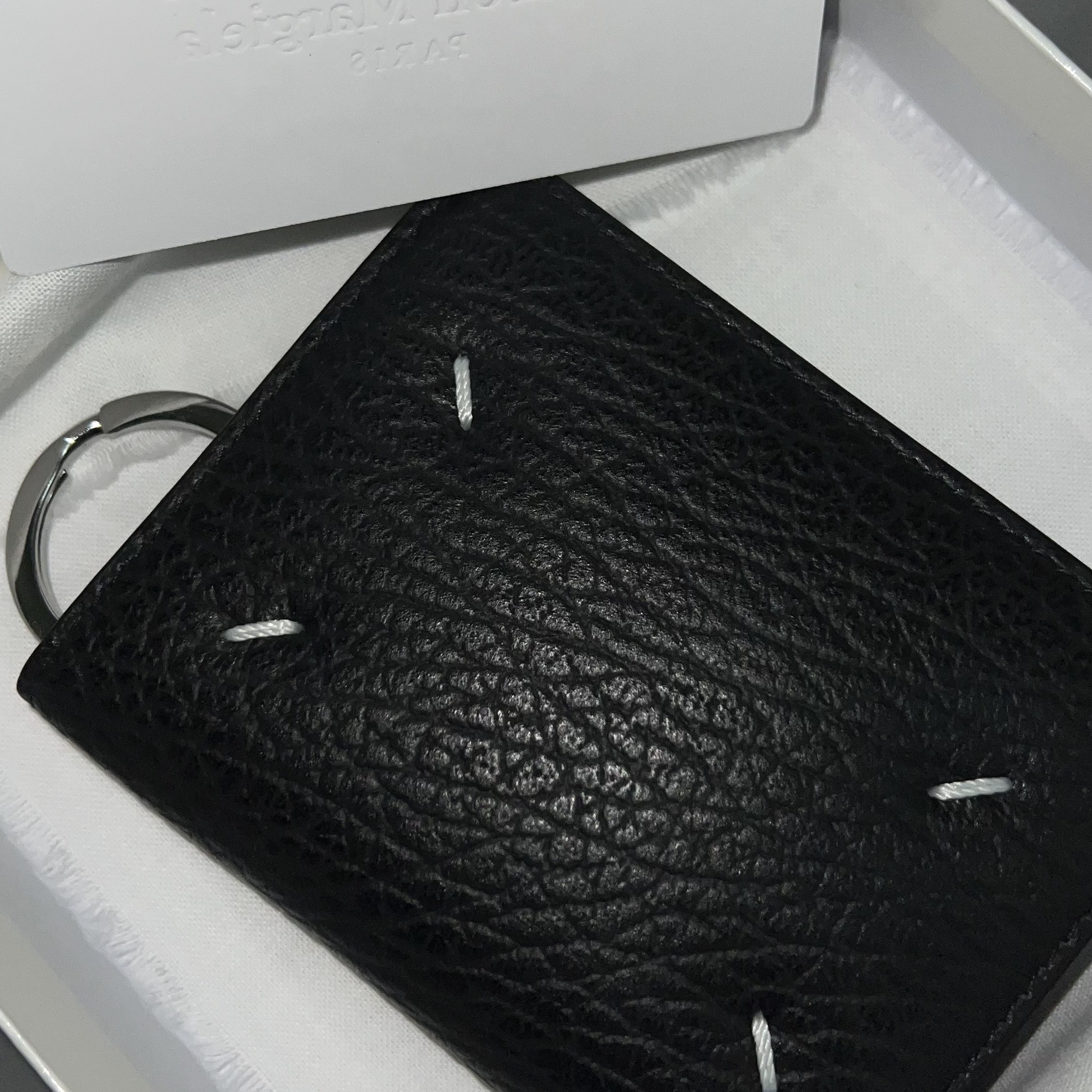 Maison Margiela Keyring Wallet Black 착용 스타일 - 1