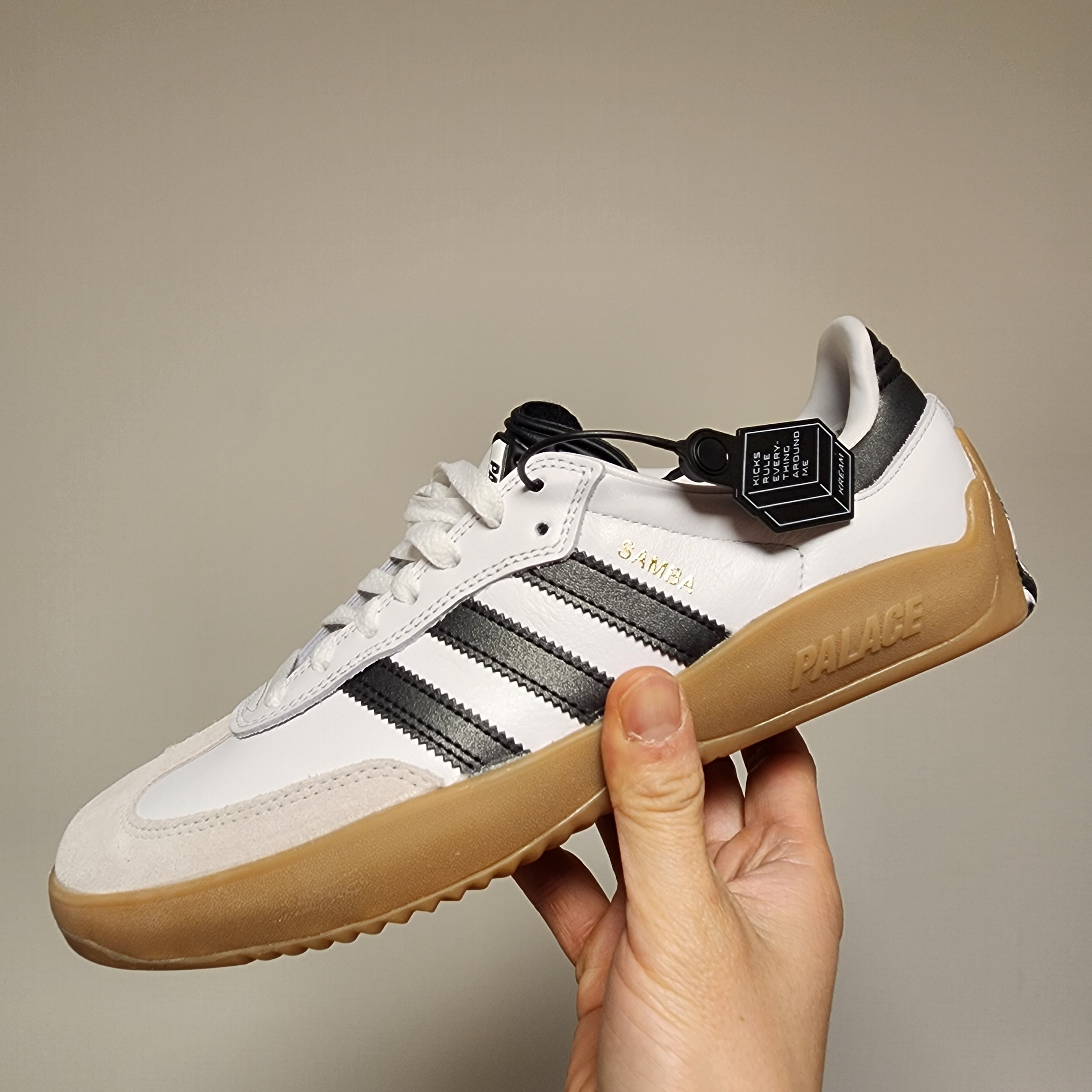 Adidas x Palace Samba White Black 착용 스타일 - 1