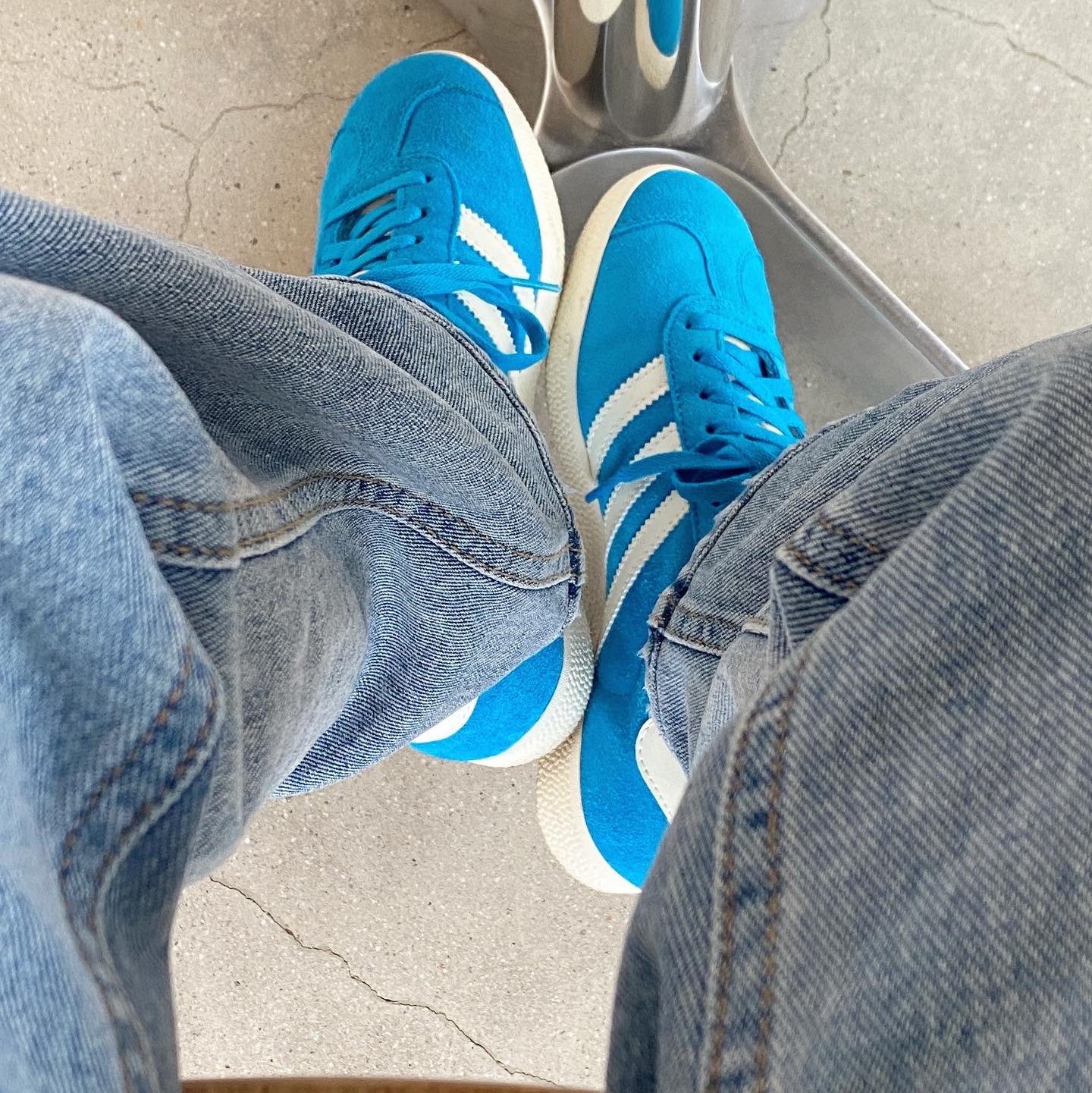Adidas Gazelle Bold Aqua Off White 착용 스타일 - 5