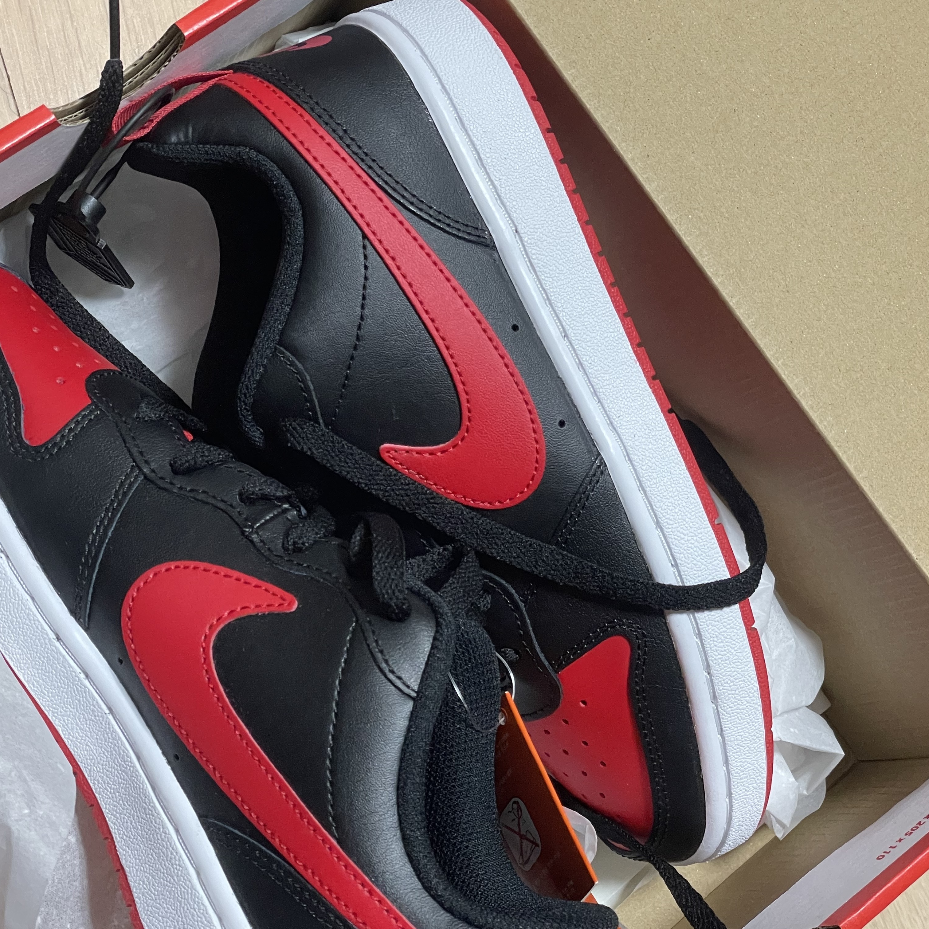 (GS) Nike Court Borough Low 2 Black University Red  착용 스타일