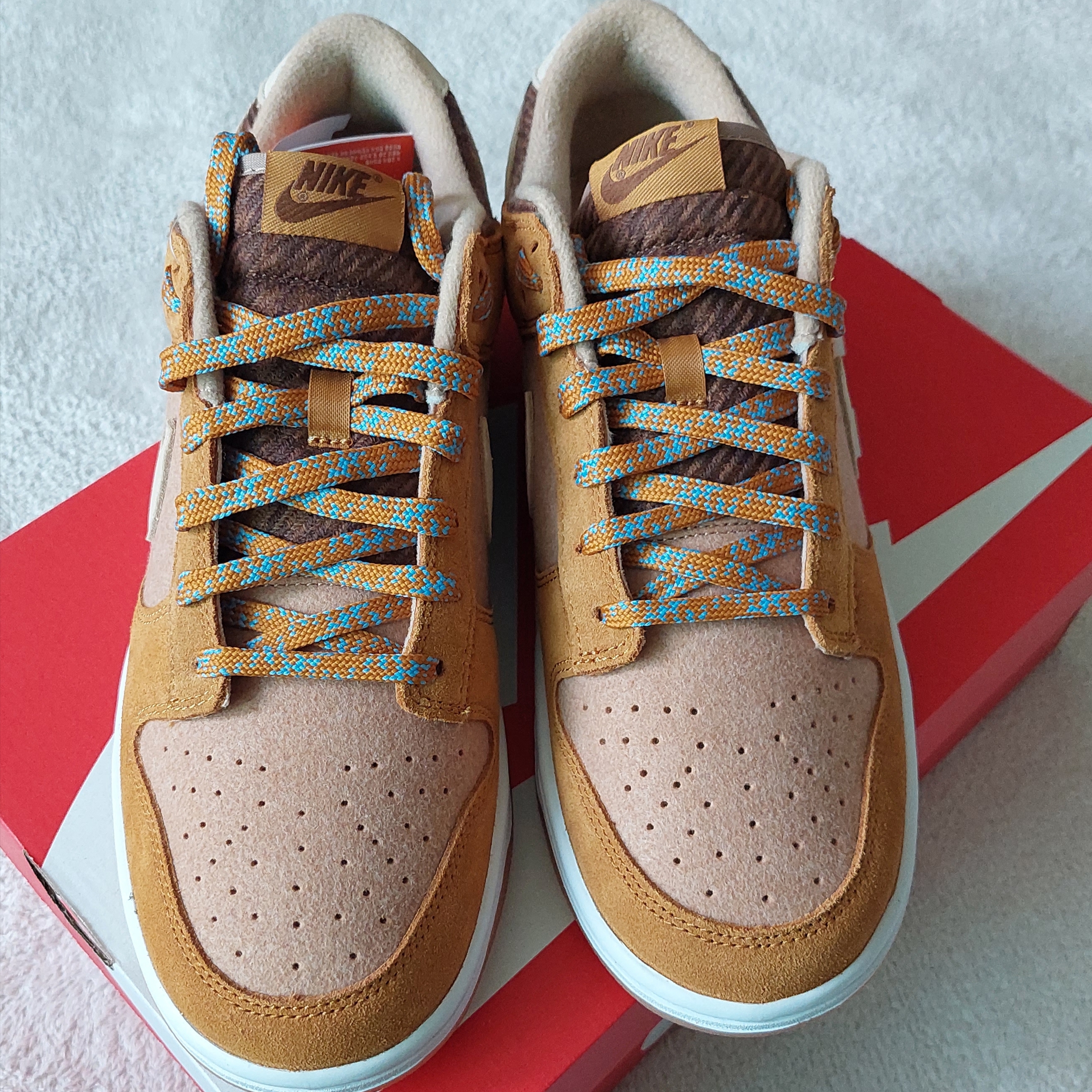 Nike Dunk Low SE Praline Desert Ochre 착용 스타일 - 2