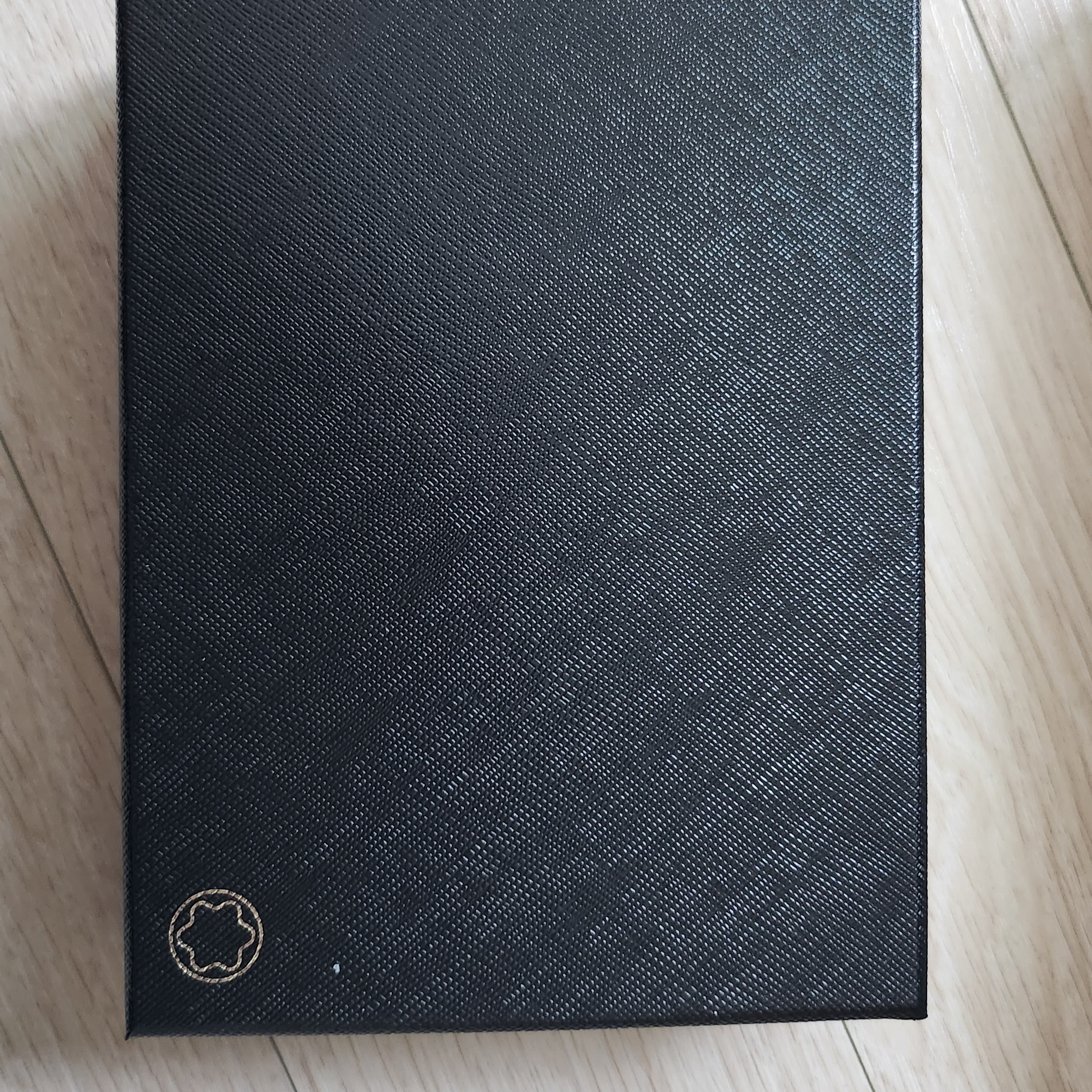 Montblanc Sartorial 6cc Wallet Black 착용 스타일 - 3