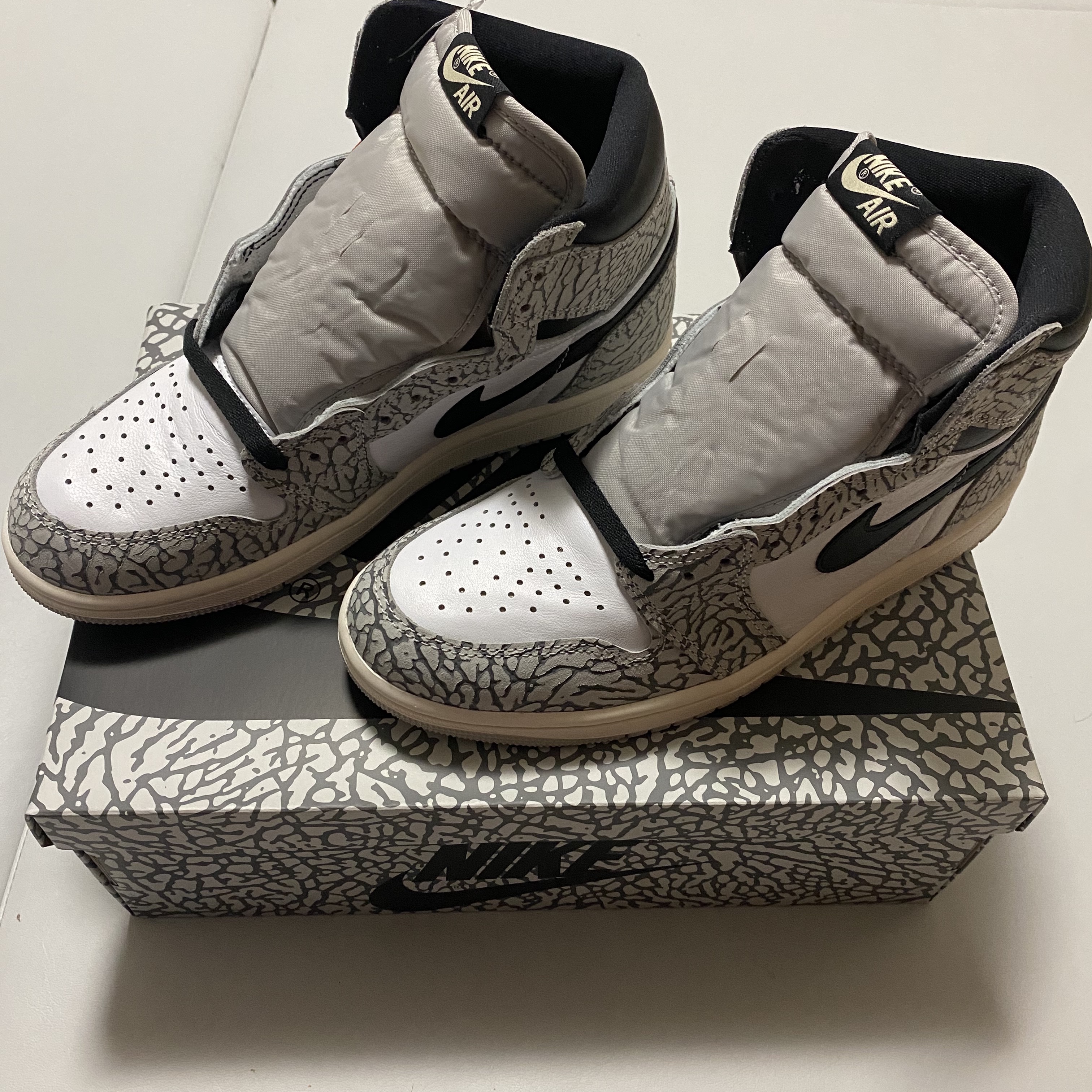 Jordan 1 Retro High OG White Cement 착용 스타일 - 2