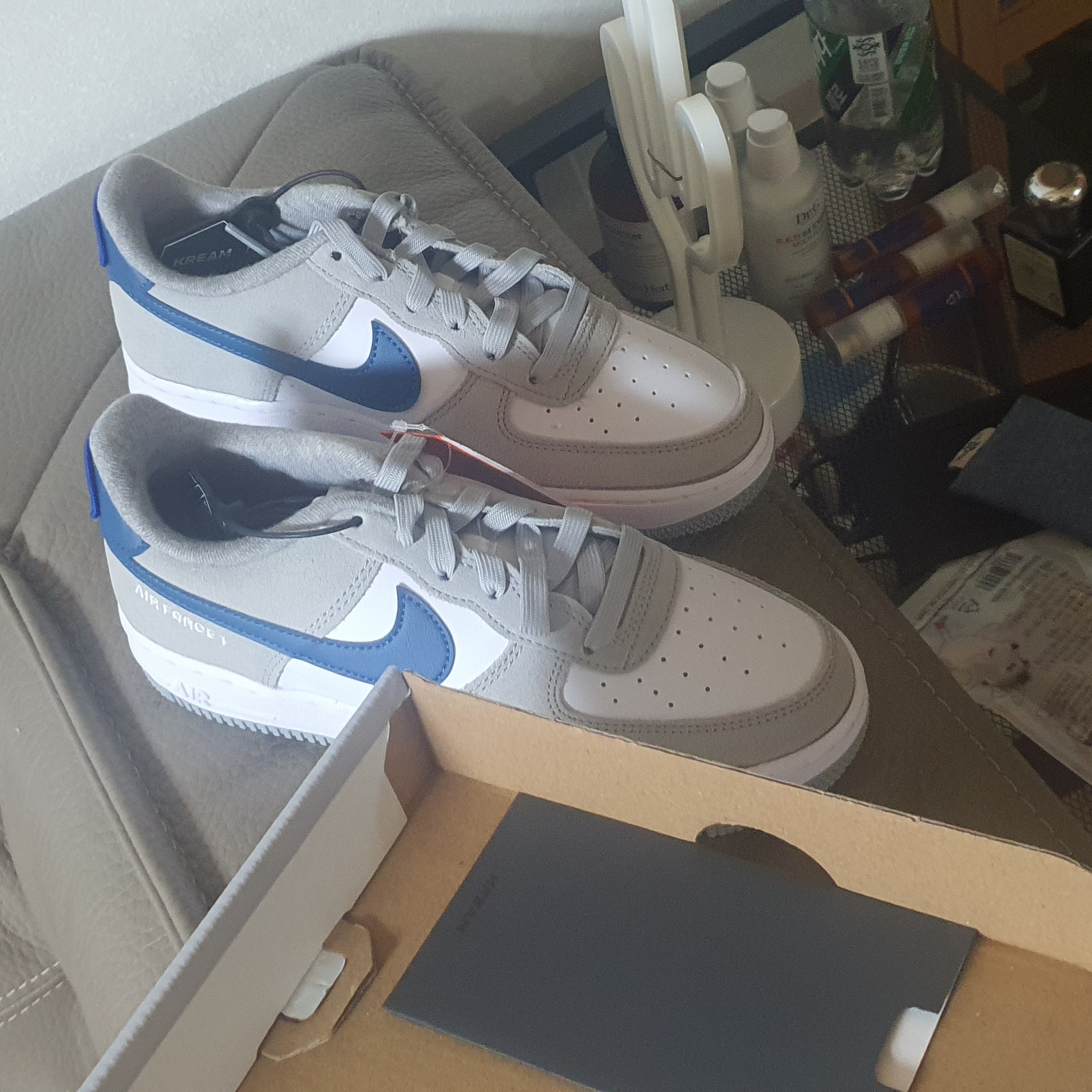 (GS) Nike Air Force 1 LV8 Athletic Club Light Smoke Grey Marina 착용 스타일 - 1