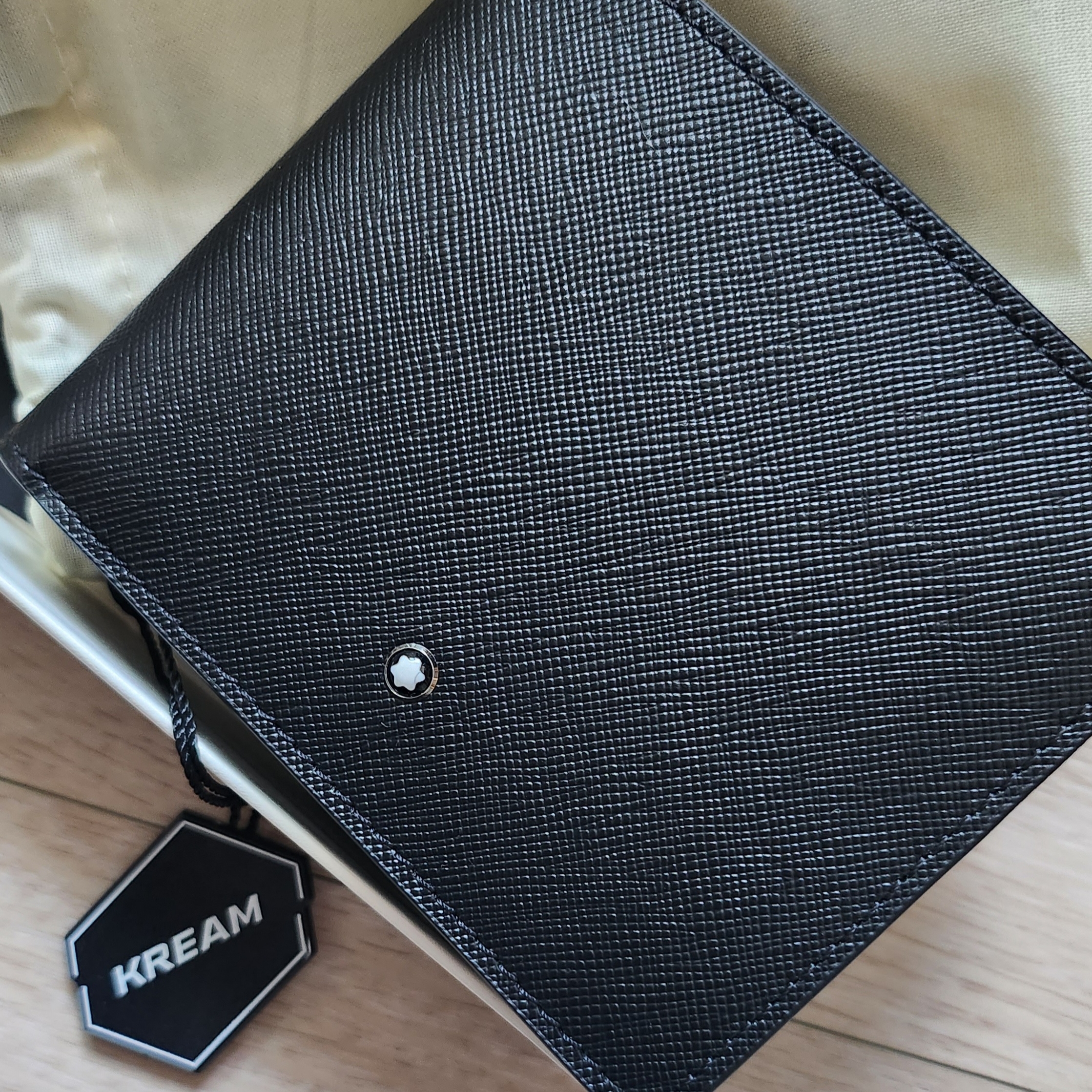 Montblanc Sartorial 6cc Wallet Black 착용 스타일 - 1