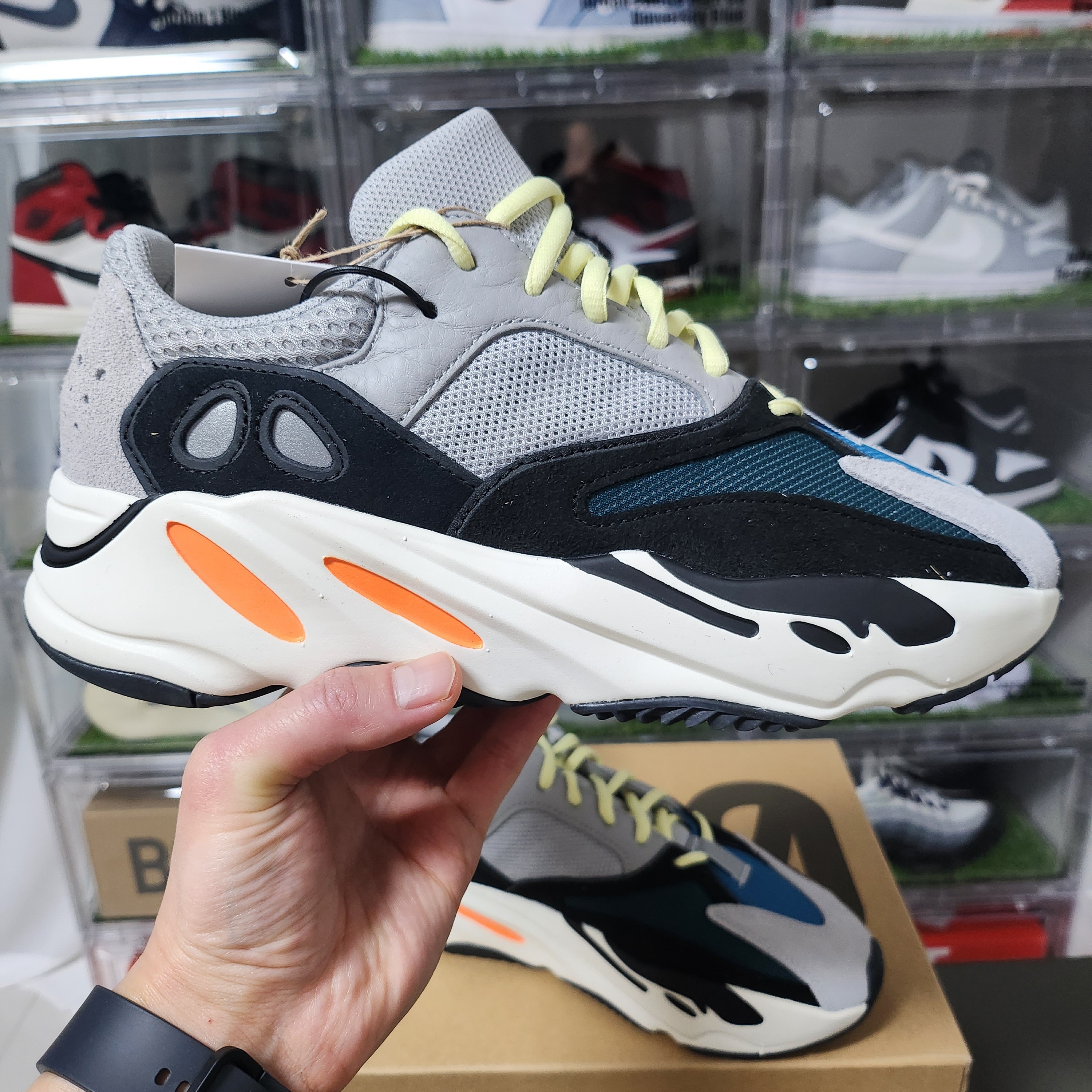 Adidas Yeezy Boost 700 Wave Runner Solid Grey 2021/2022 착용 스타일 - 1