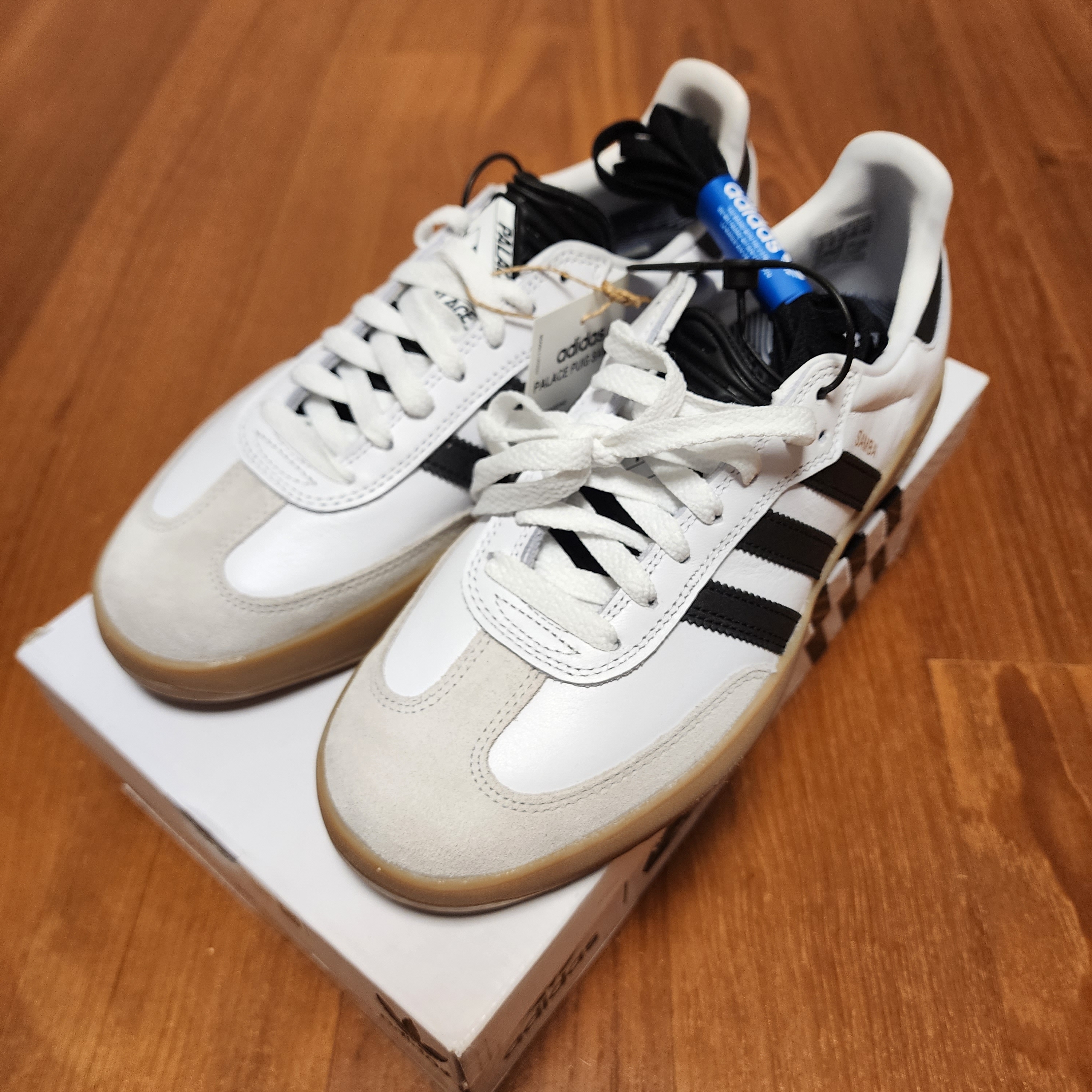 Adidas x Palace Samba White Black 착용 스타일 - 2