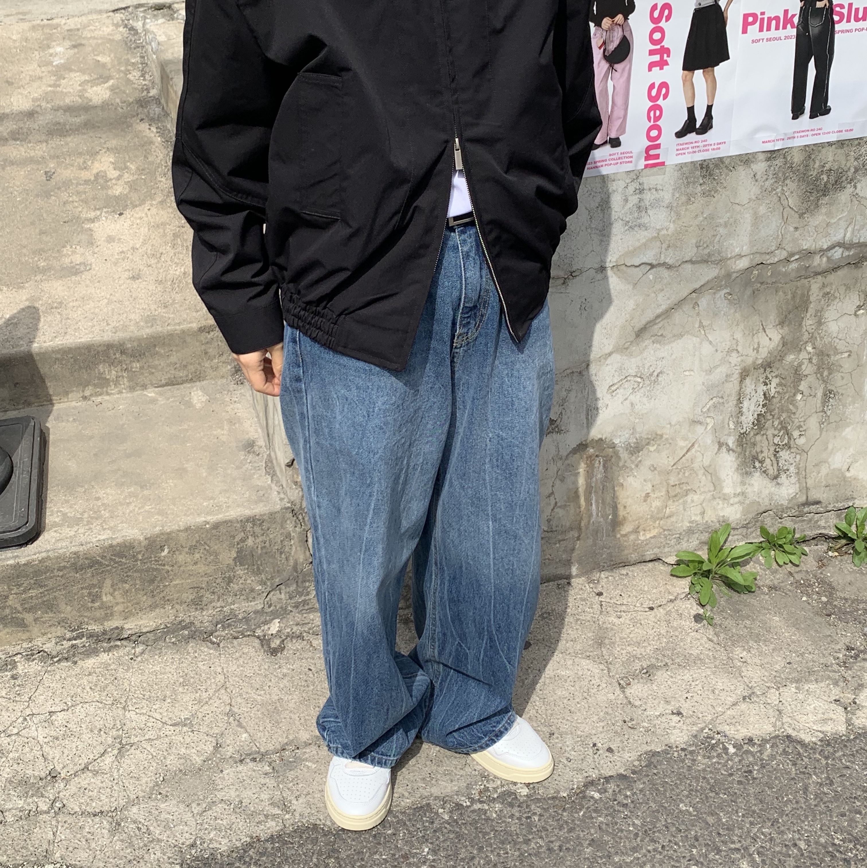 (W) Autry Medalist Low Leather Sneakers White 착용 스타일 - 4