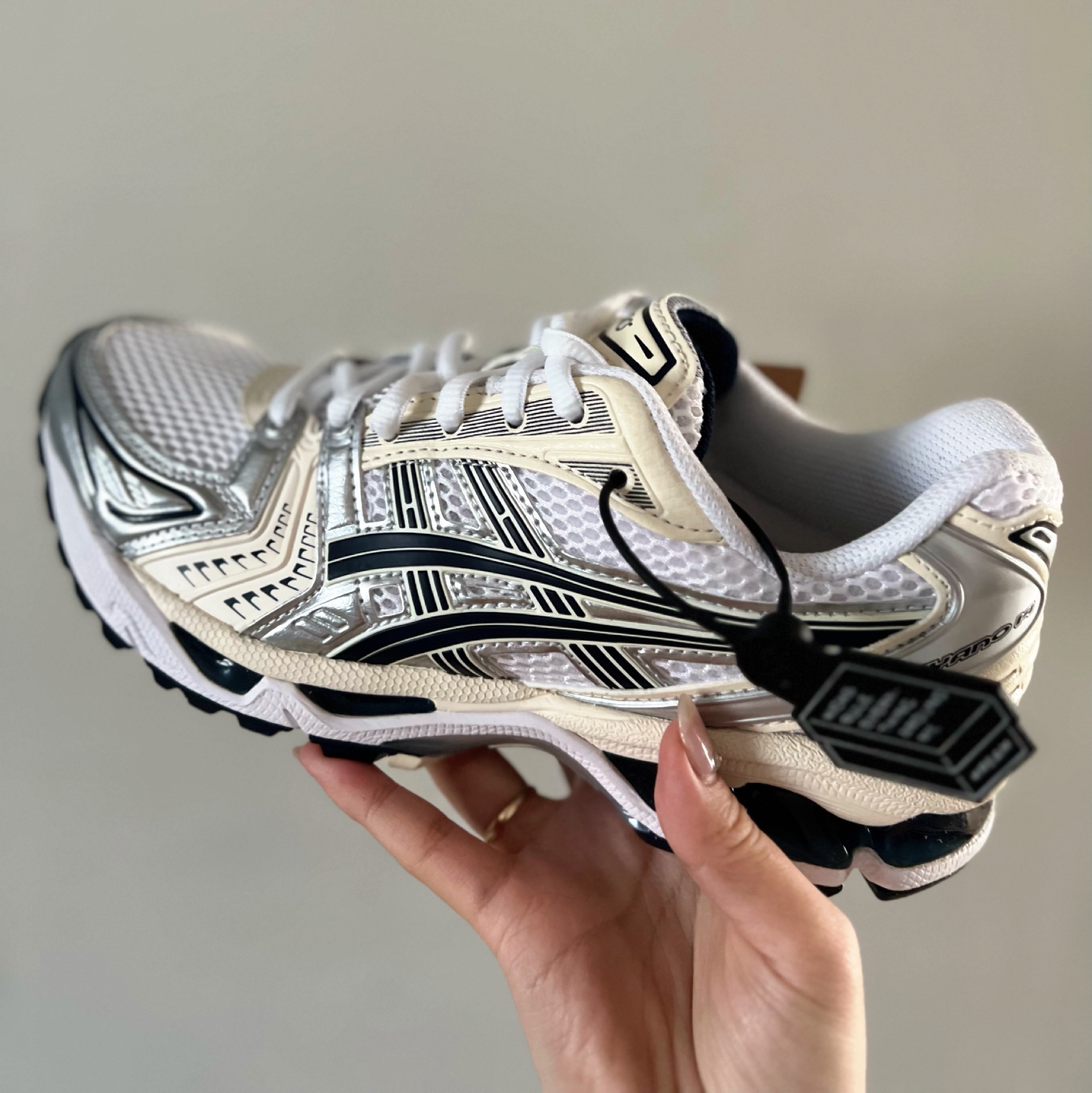 (W) Asics Gel-Kayano 14 White Midnight 착용 스타일
