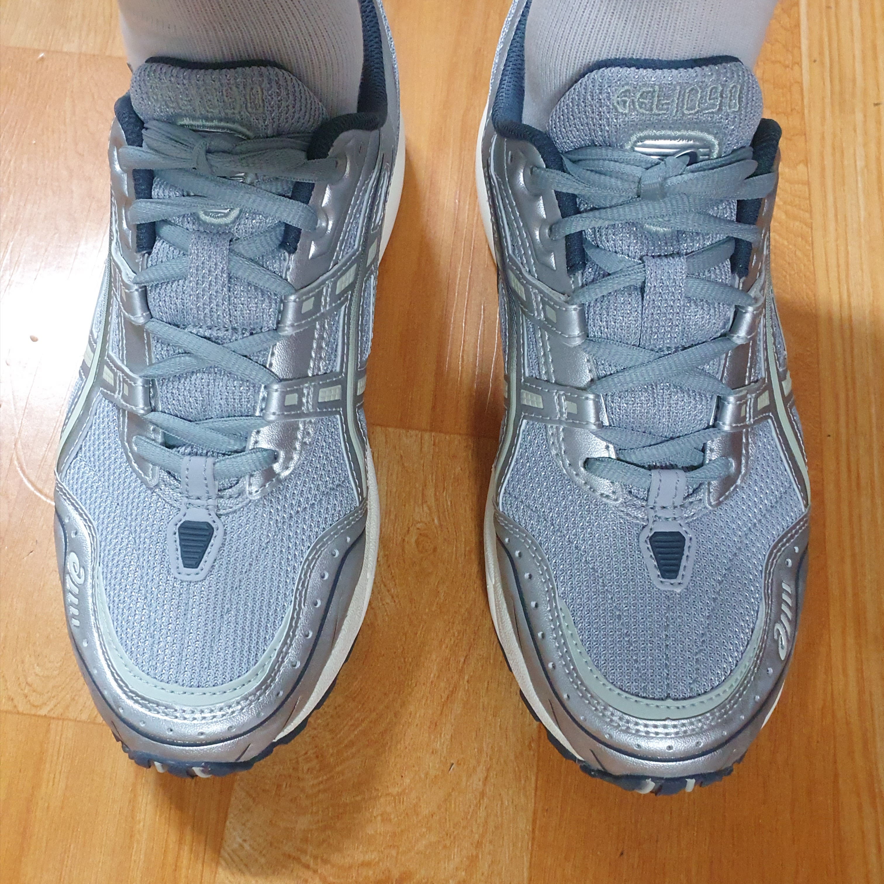 Asics Gel-1090 Piedmont Grey 착용 스타일