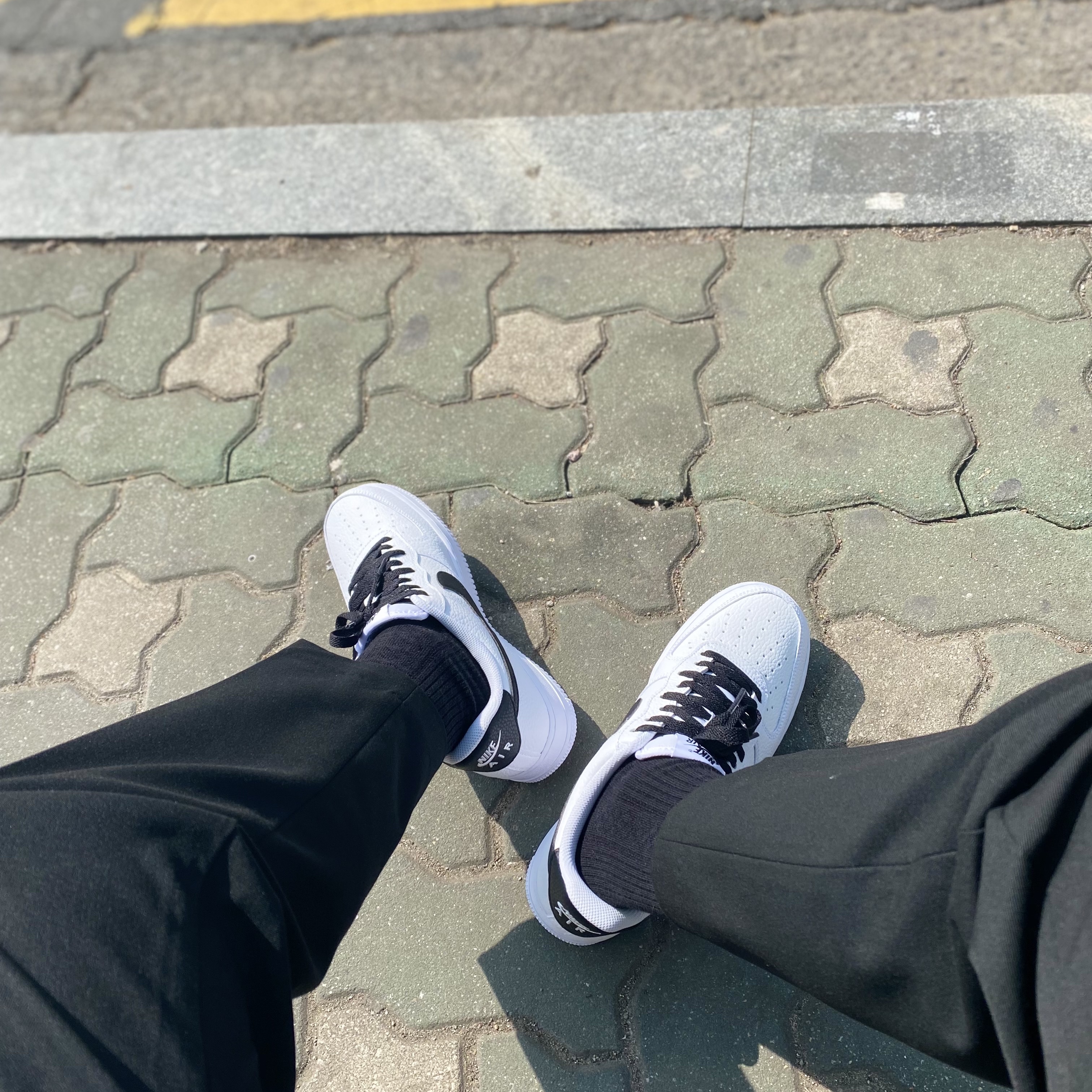 Nike Air Force 1 '07 White Black 착용 스타일 - 2