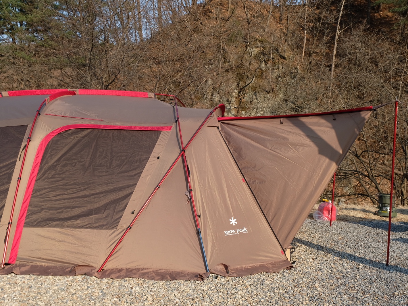 Snow Peak Land Lock Pro. Red Frame Edition 착용 스타일 - 2