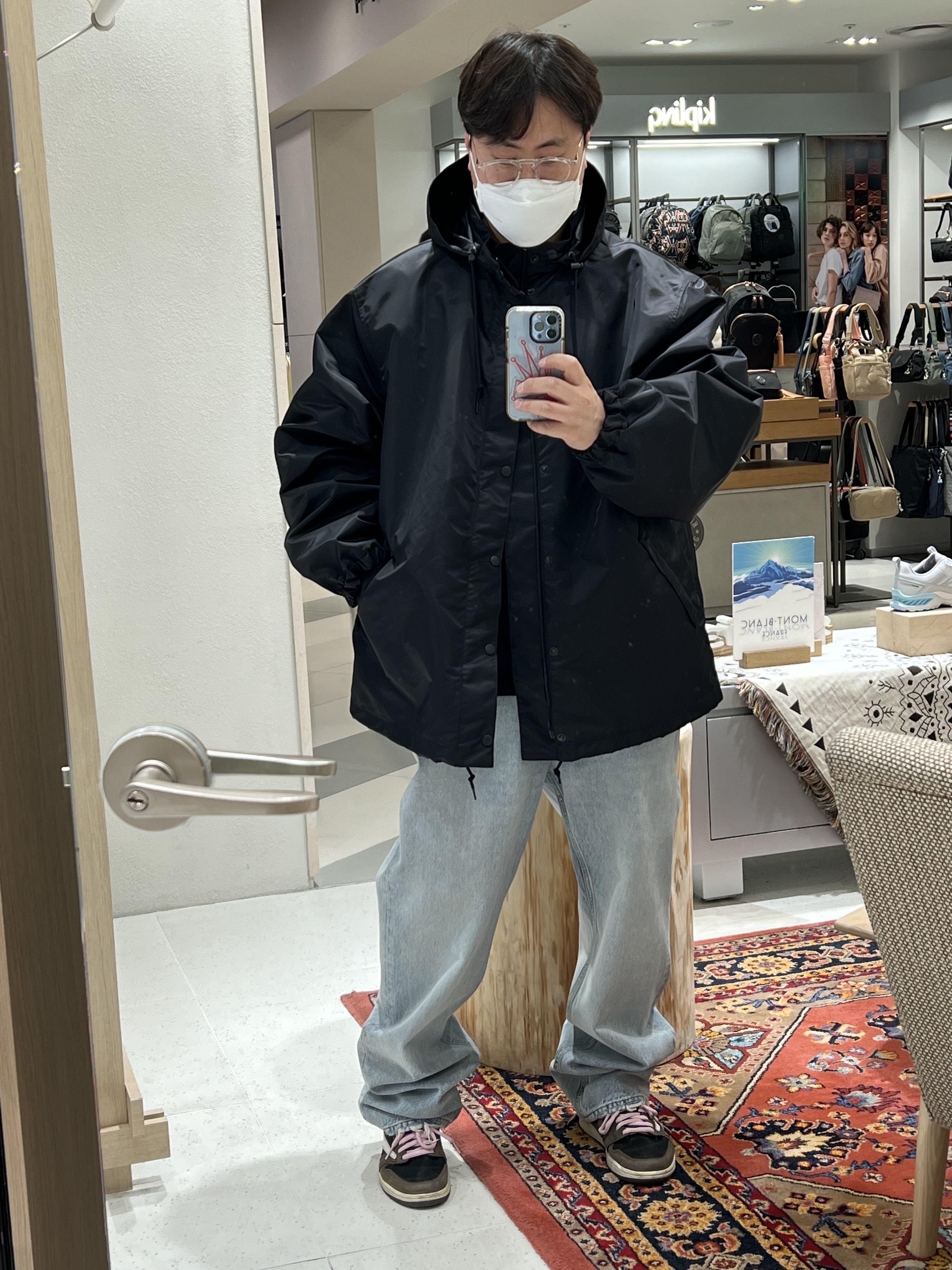 Jordan 1 x Travis Scott Retro Low OG SP Mocha, Supreme Box Logo Crewneck Black - 22FW 착용 스타일 - 1
