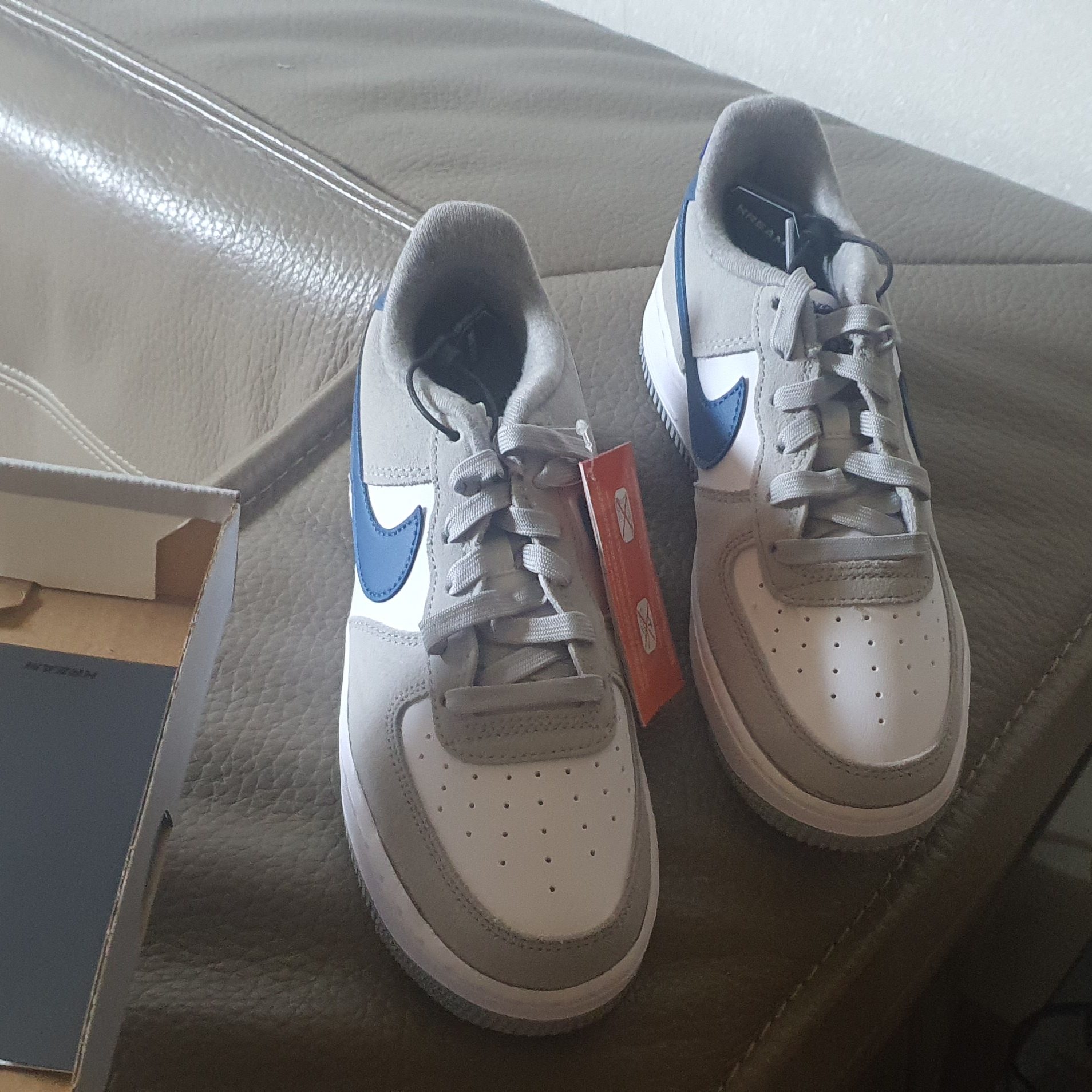 (GS) Nike Air Force 1 LV8 Athletic Club Light Smoke Grey Marina 착용 스타일 - 2
