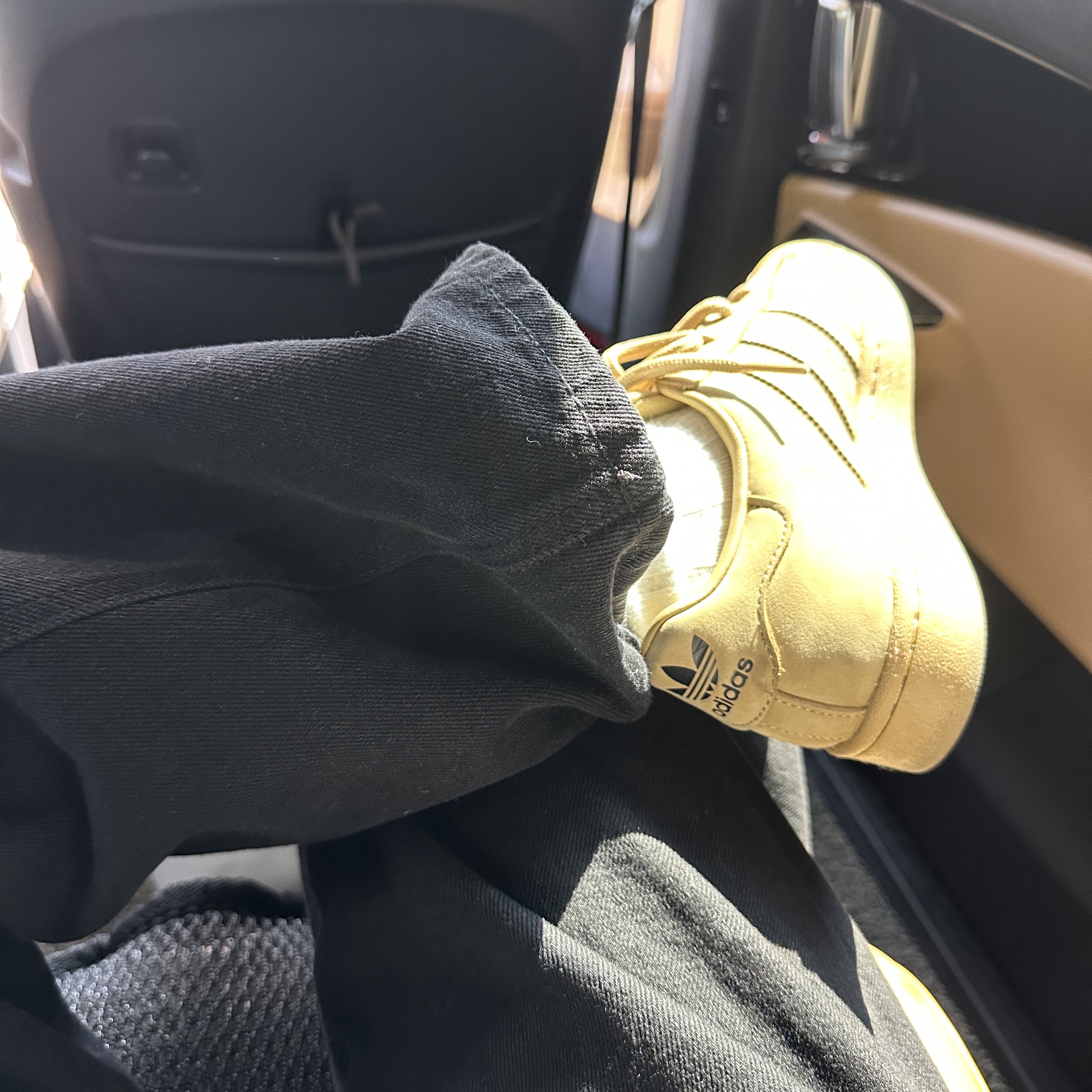 Adidas Superstar Golden Beige 착용 스타일 - 3