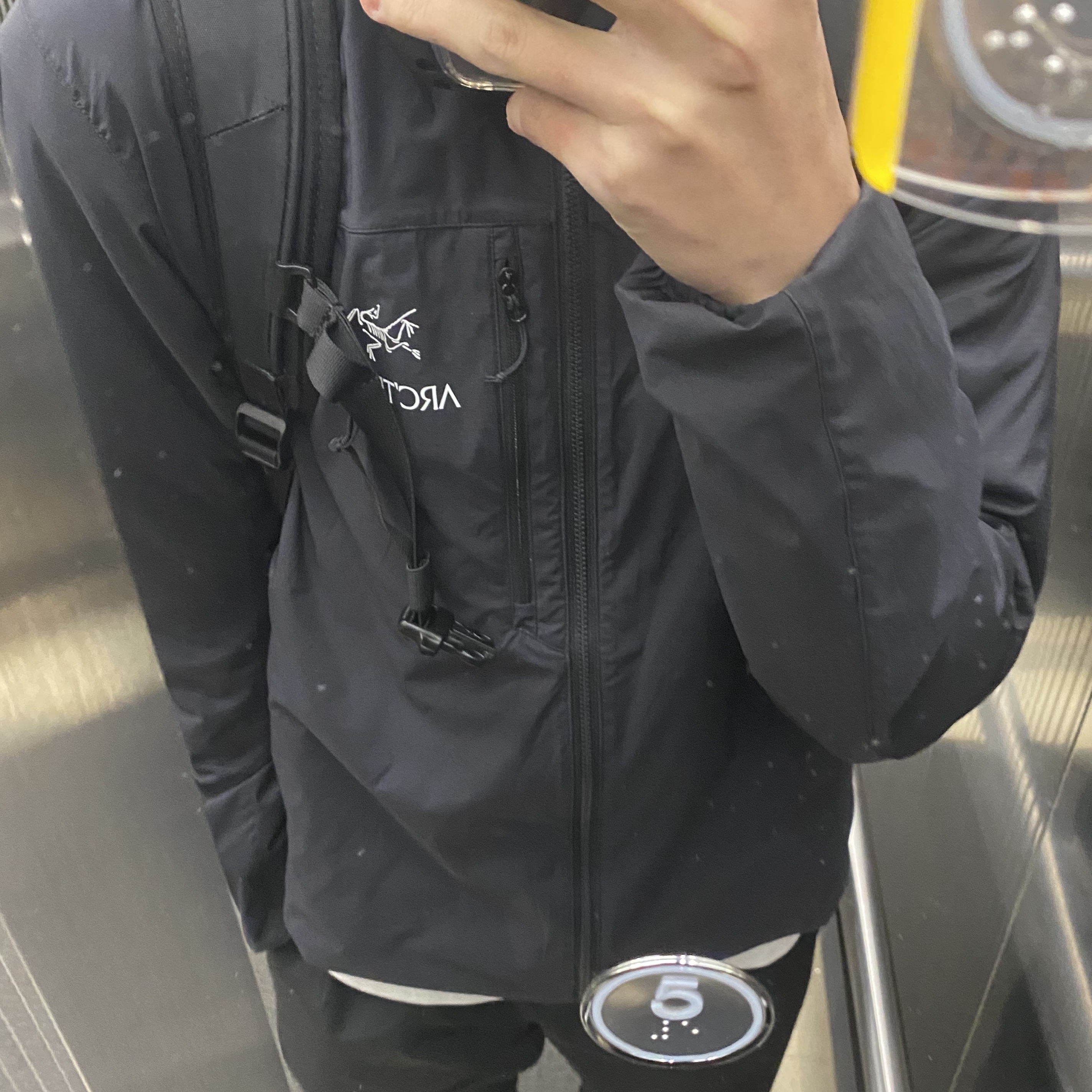 Arc'teryx Squamish Hoody Black 착용 스타일 - 2