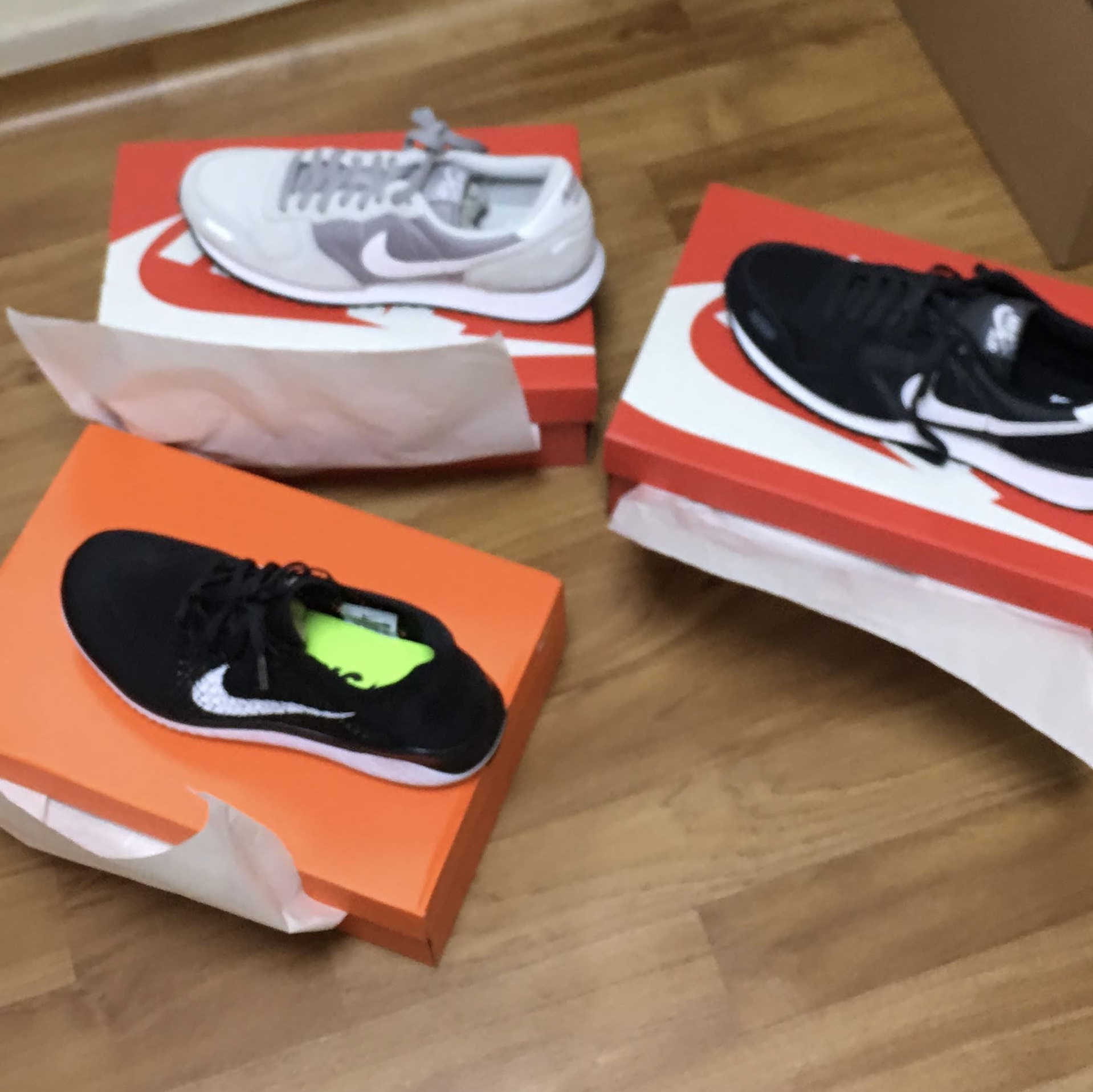 Nike Air Vortex Black White, Nike Air Vortex Vast Grey 착용 스타일