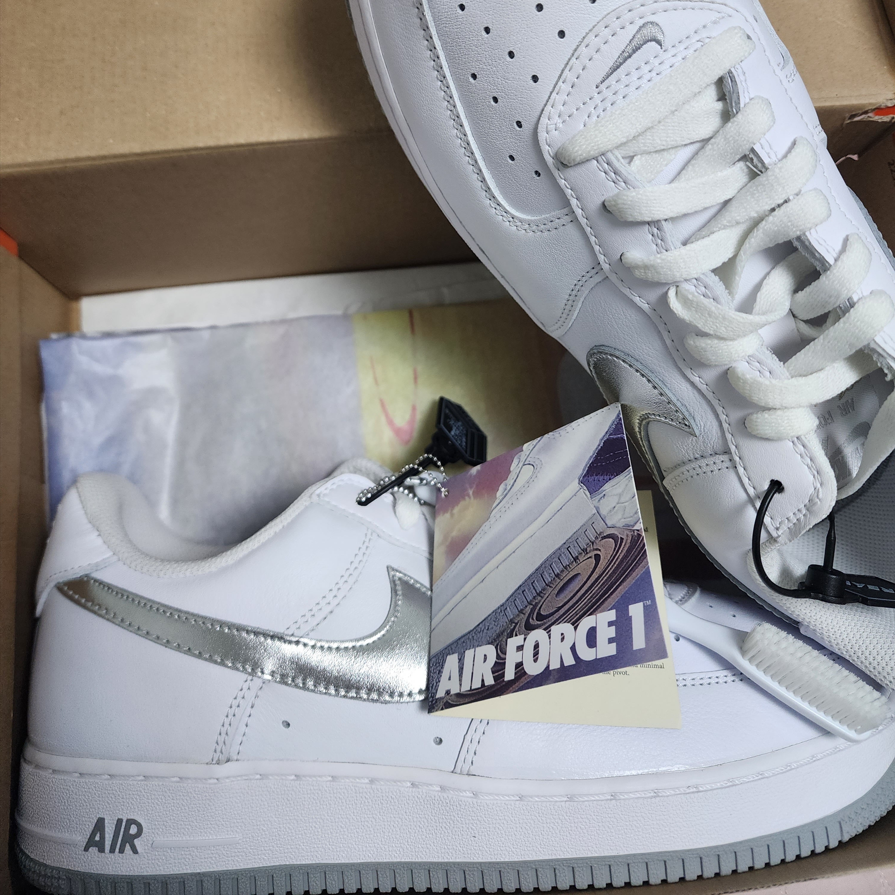 Nike Air Force 1 Low Retro Color of the Month White Metallic Silver 착용 스타일 - 2