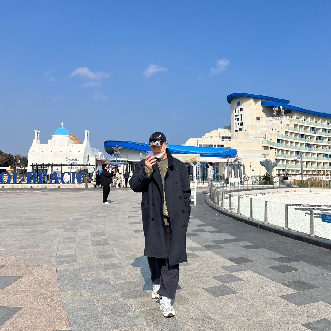 Yeezy Gap Engineered By Balenciaga Flame Cap Black, CDG x Alpha Industries Liner Jacket Olive 착용 스타일