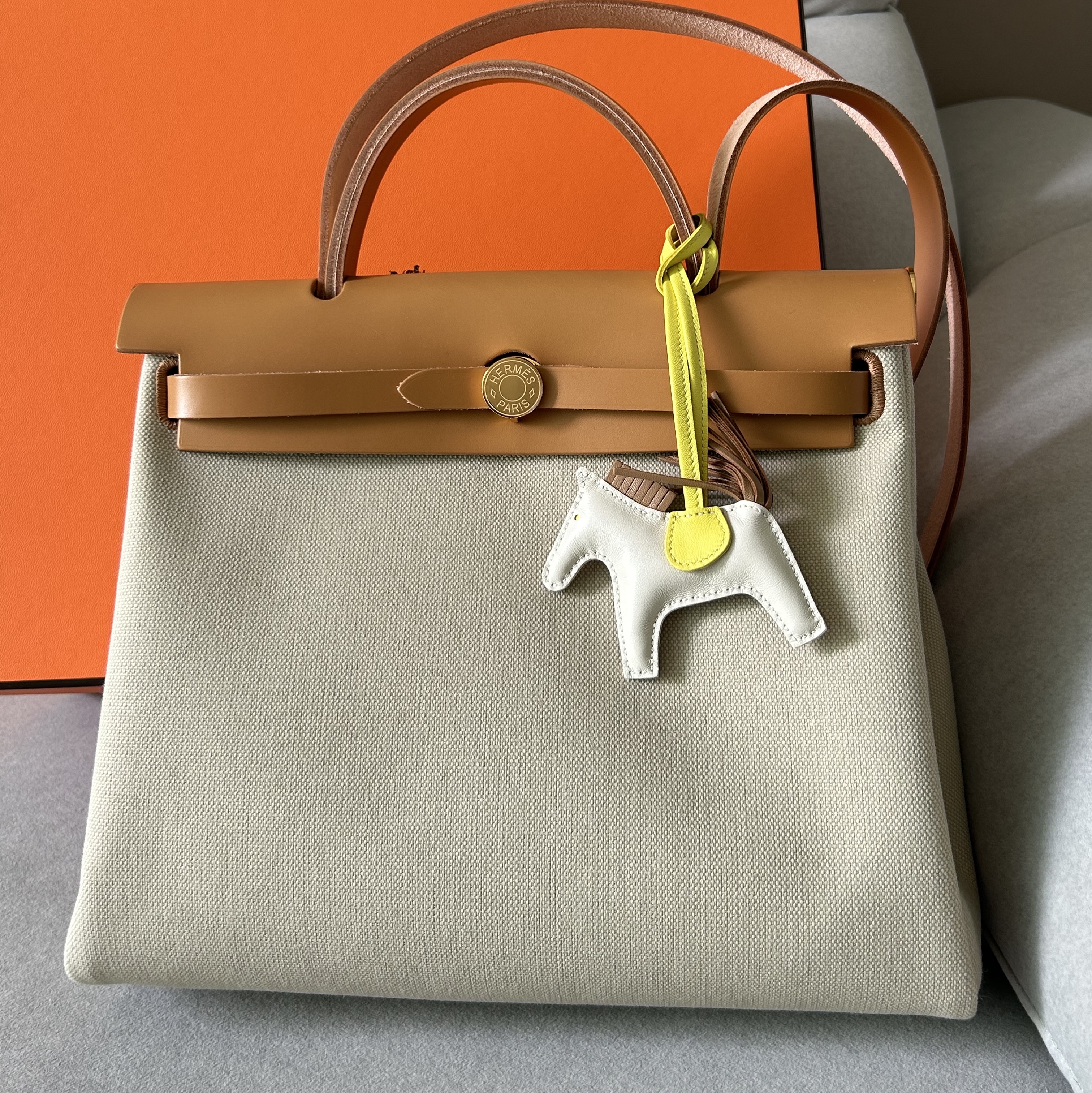 Hermes Rodeo PM Charm Milo & Craie Chai Lime 착용 스타일