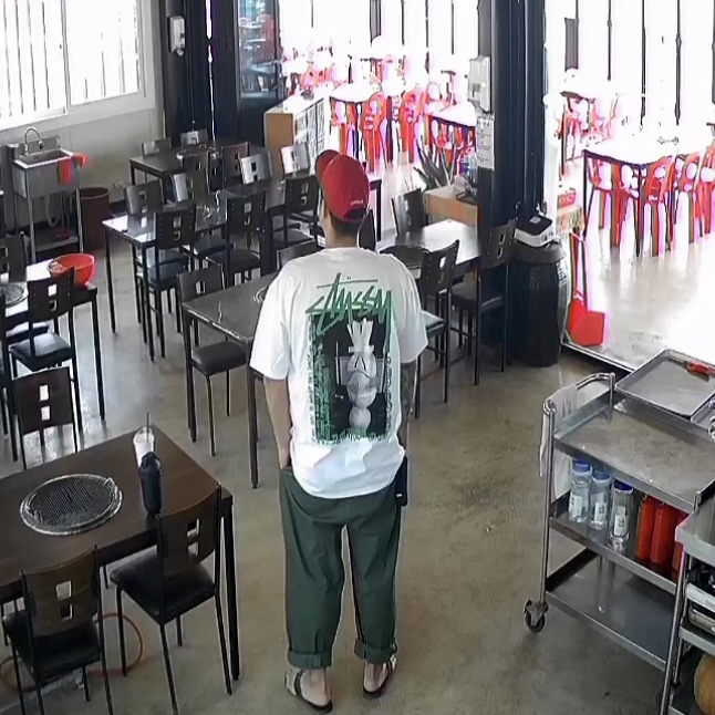 Stussy Landin T-Shirt White, Supreme Est. 1994 6-Panel Red - 21FW 착용 스타일