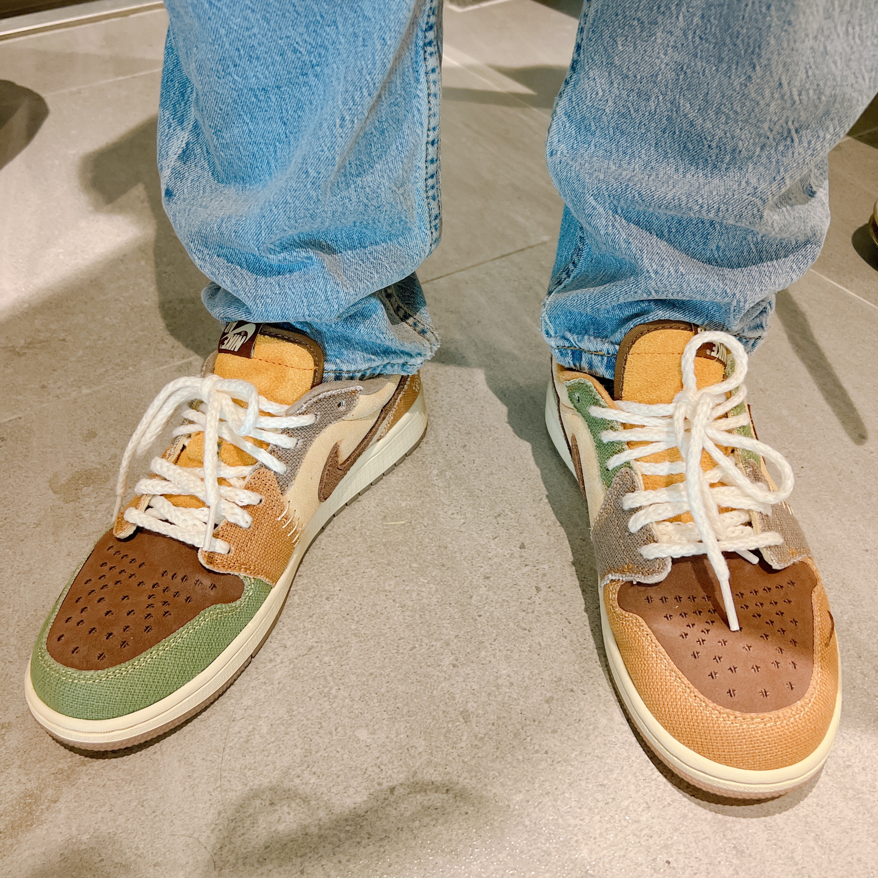 Jordan 1 x Zion Williamson Retro Low OG Flax and Oil Green 착용 스타일