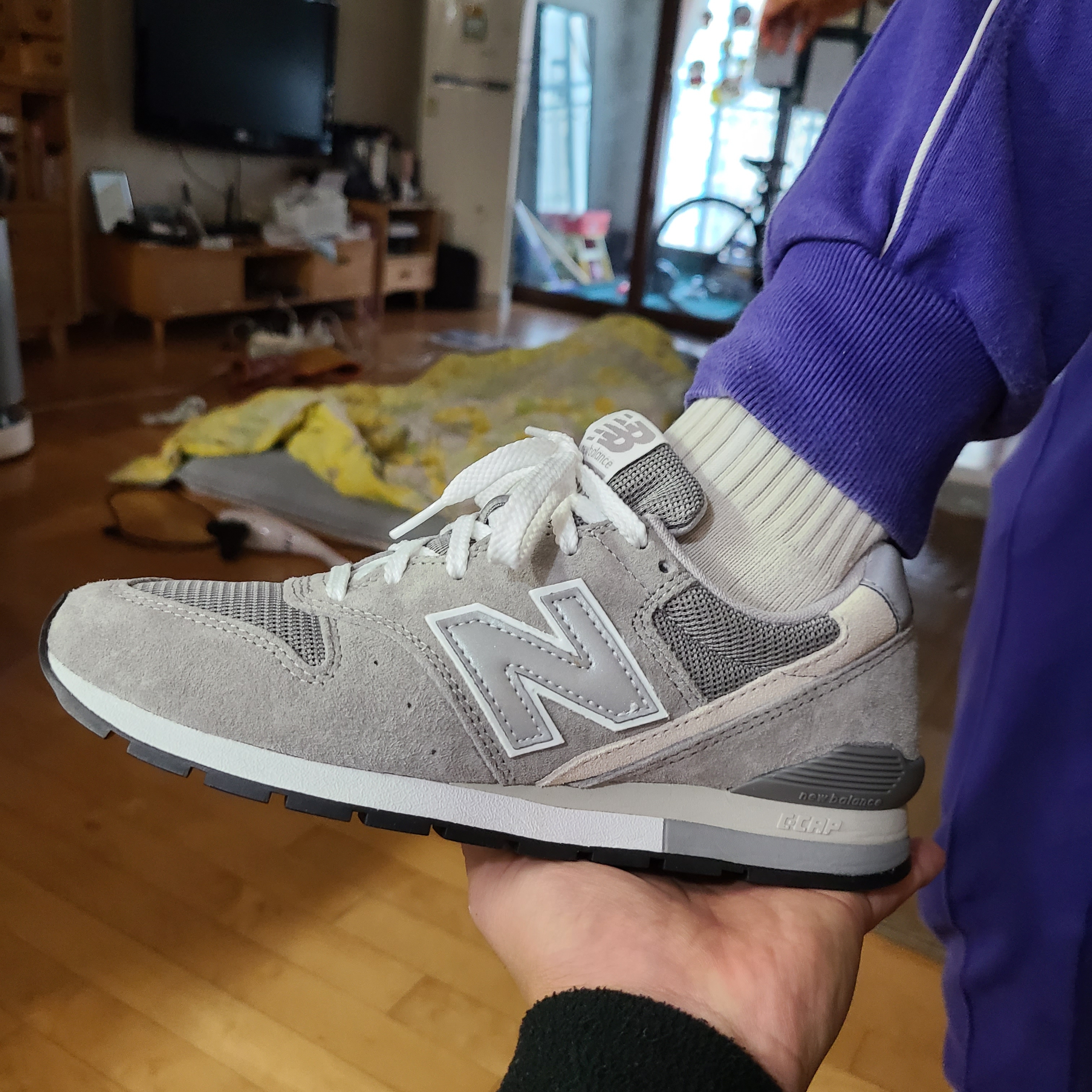New Balance 996 Grey 착용 스타일 - 3