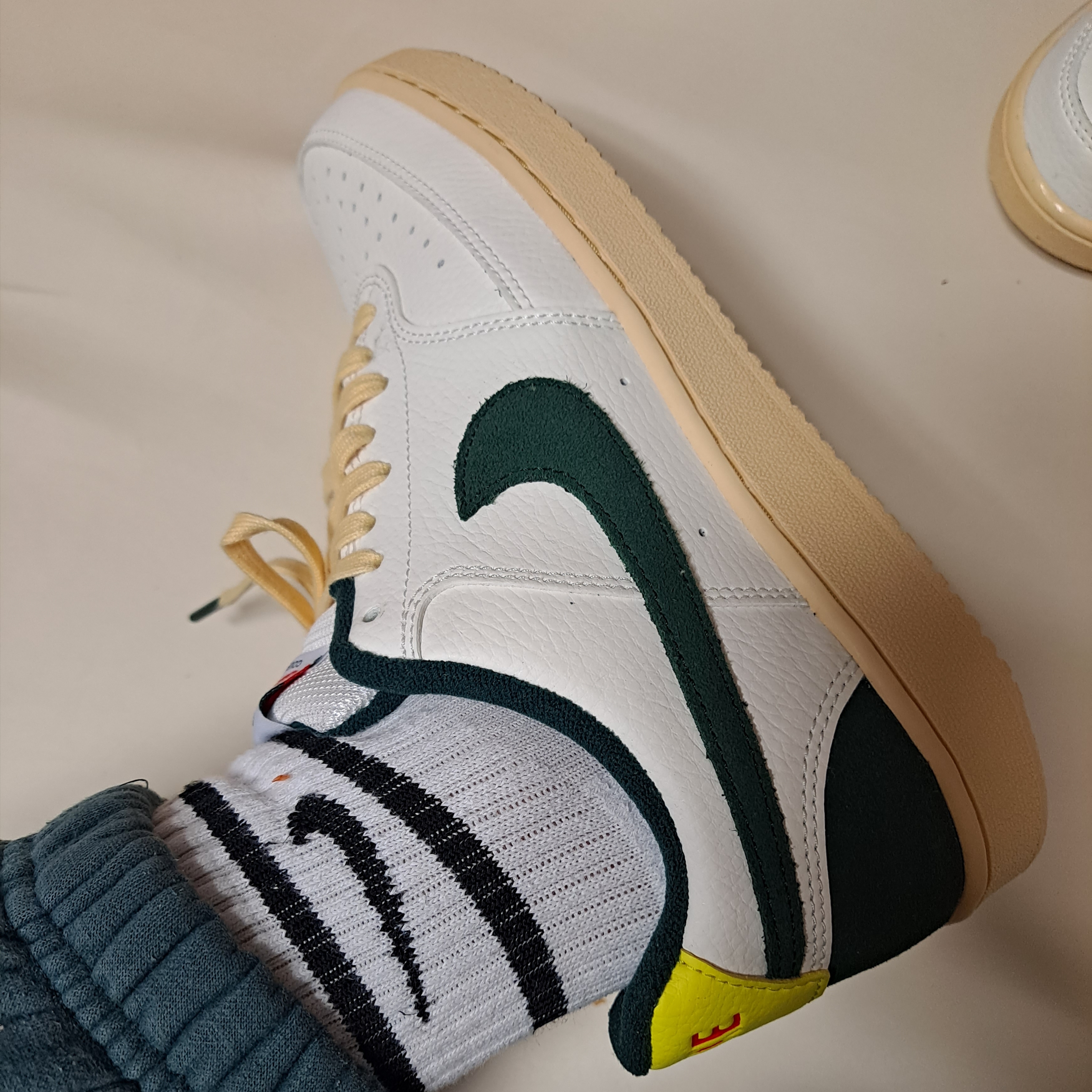 Nike Court Vision Low Green Sail 착용 스타일
